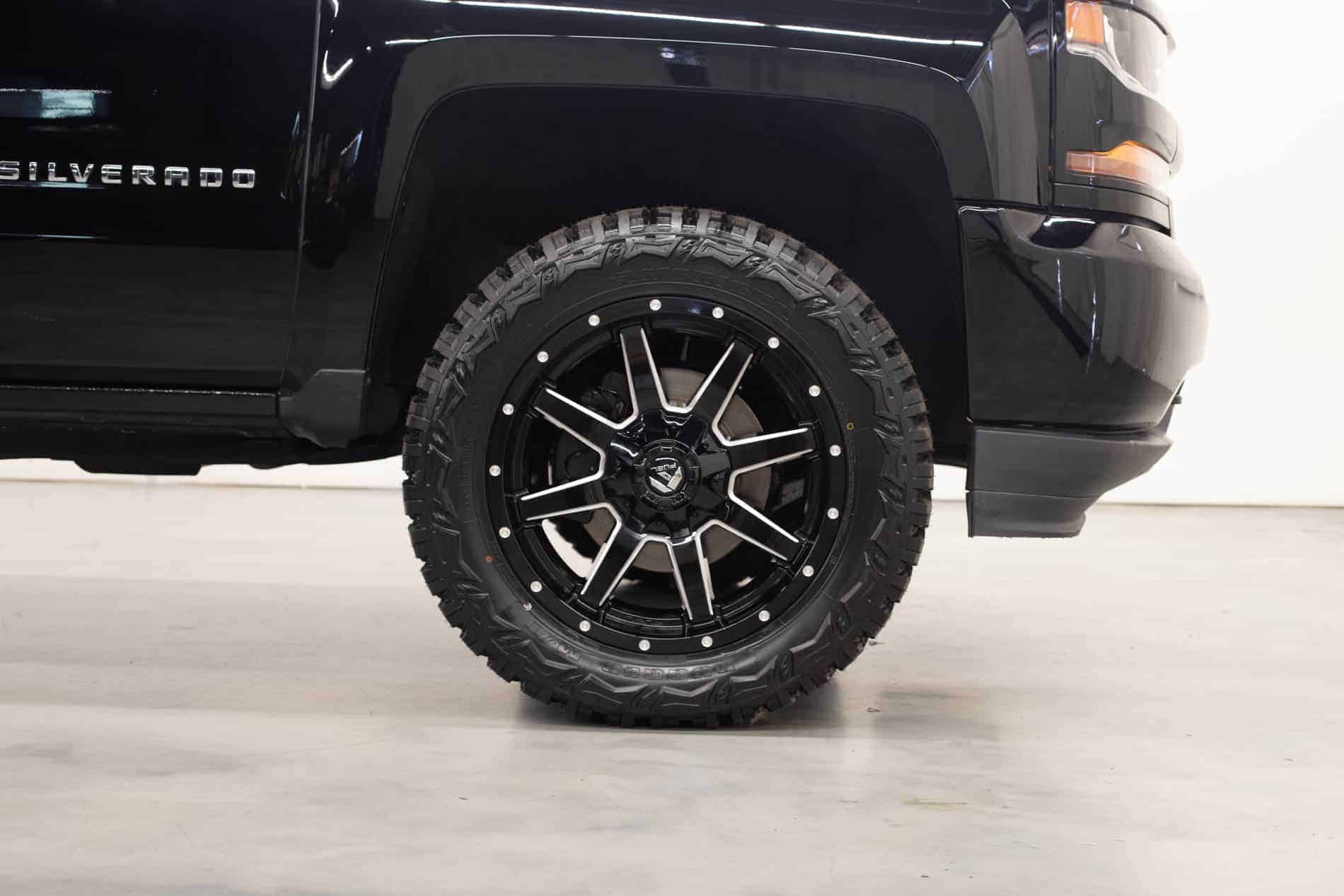 Top 10 Best All Terrain Tires for 20 Inch Rims | Ultimate Rides