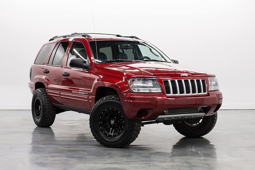 Upgrade your Jeep Grand Cherokee with a lift kit and our expert Ultimate Rides lift kit installation offers.