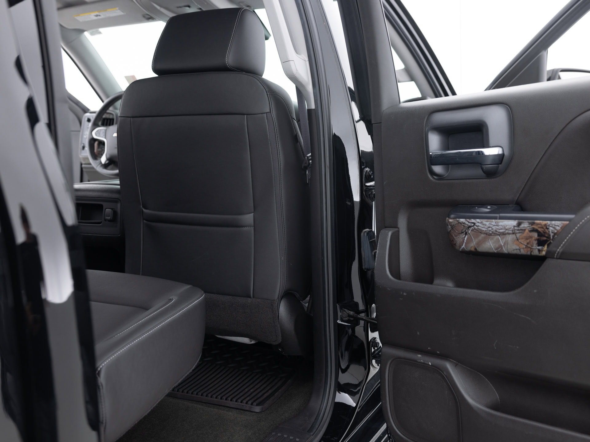 black chevrolet silverado z71 ltz 26