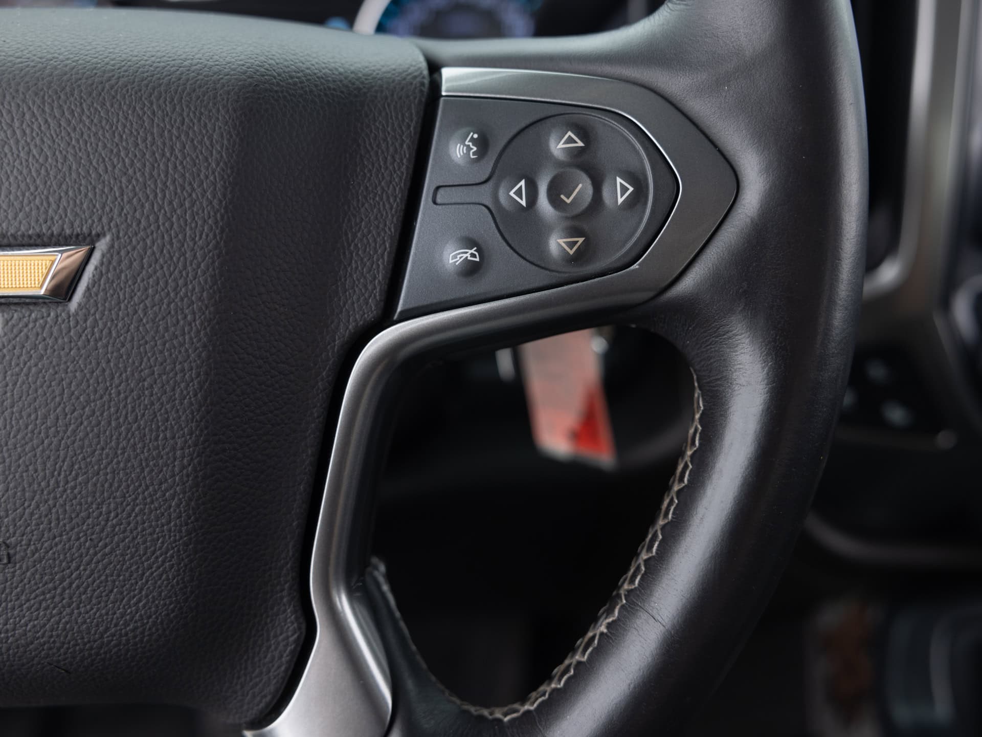 black chevrolet silverado z71 ltz 33