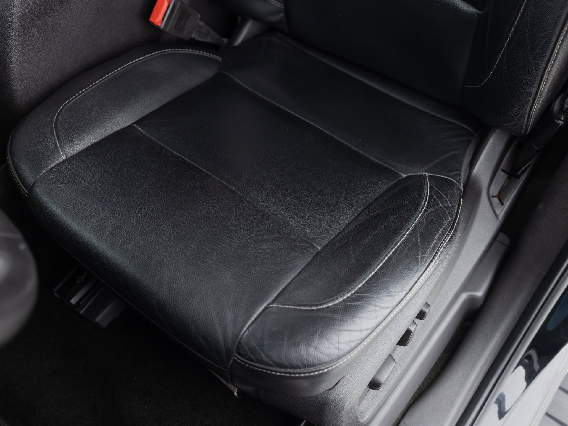 black chevrolet silverado 1500 17