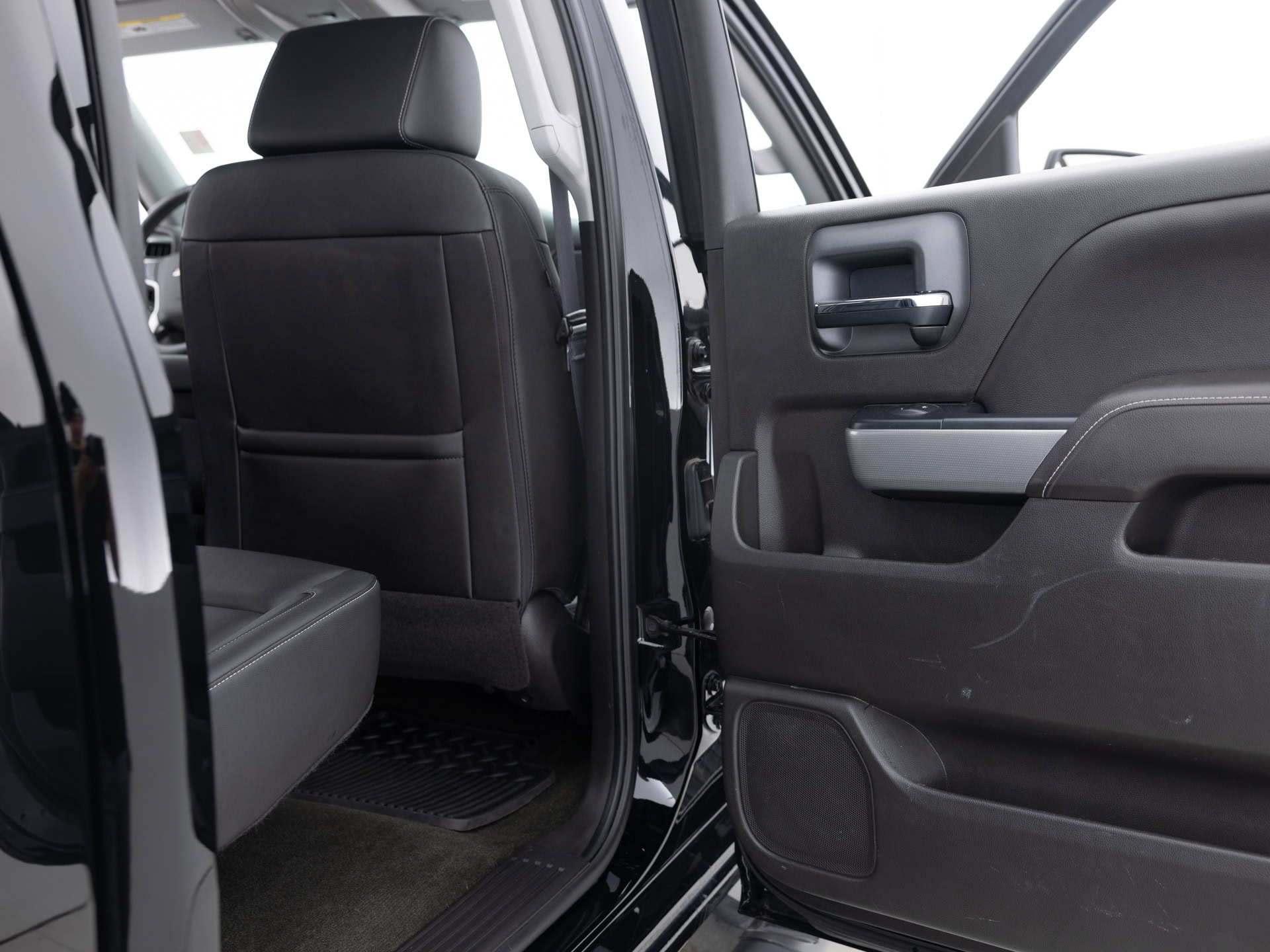 black chevrolet silverado ltx z71 26