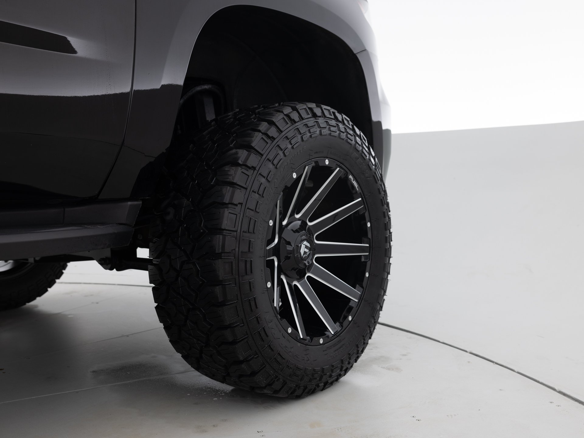 black chevrolet suburban lt 12