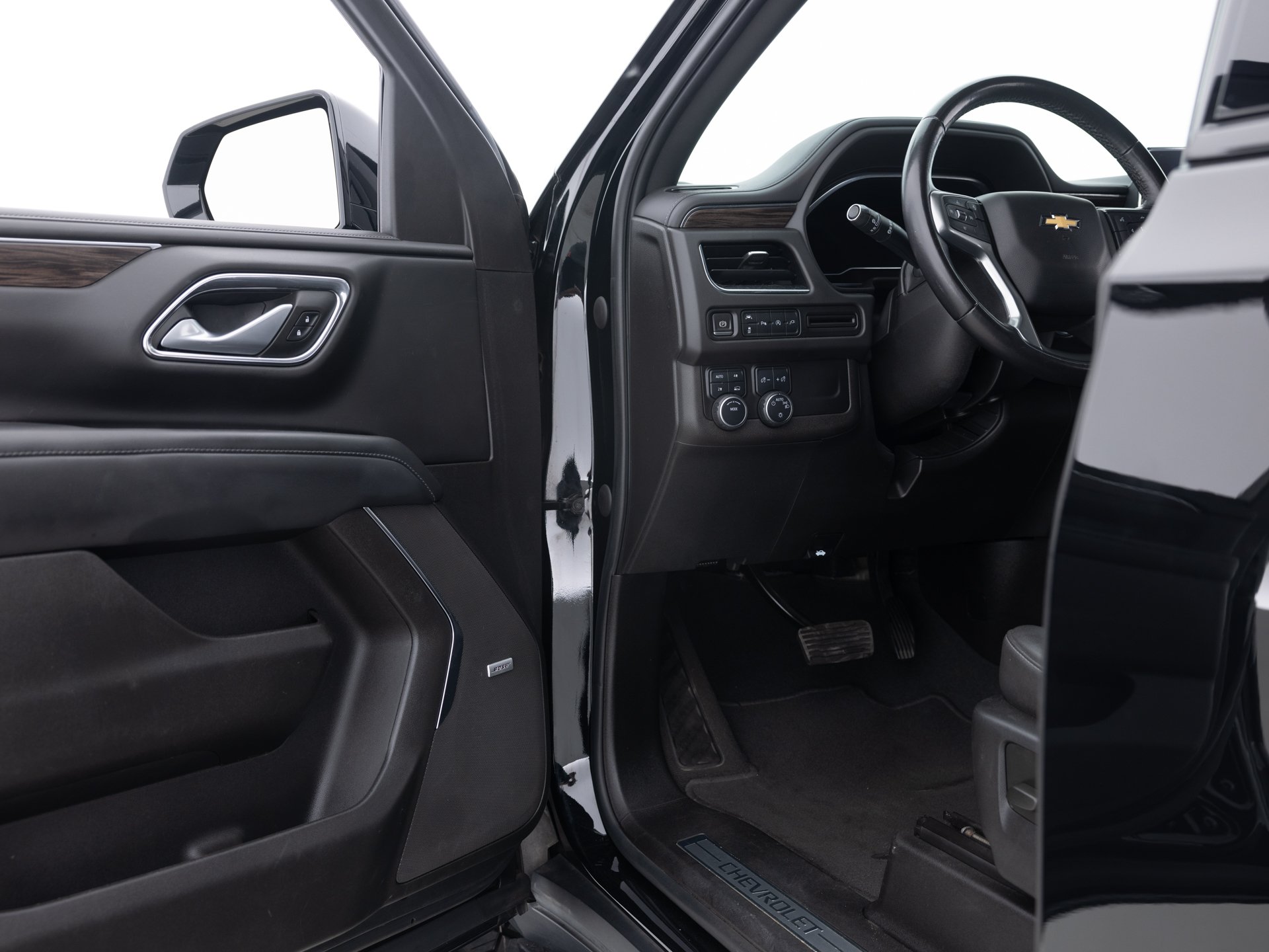 black chevrolet suburban lt 18