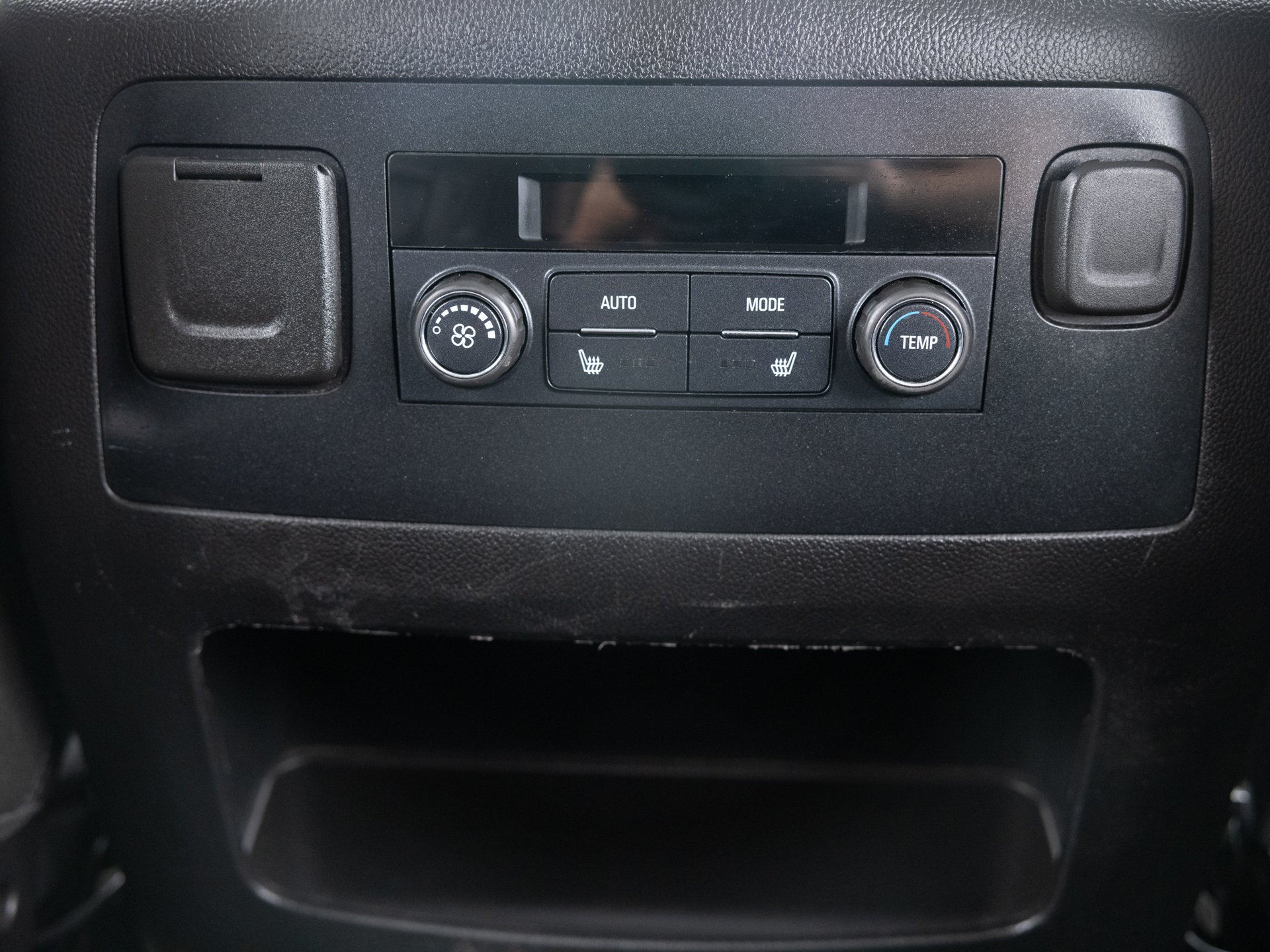 black chevrolet suburban lt 28