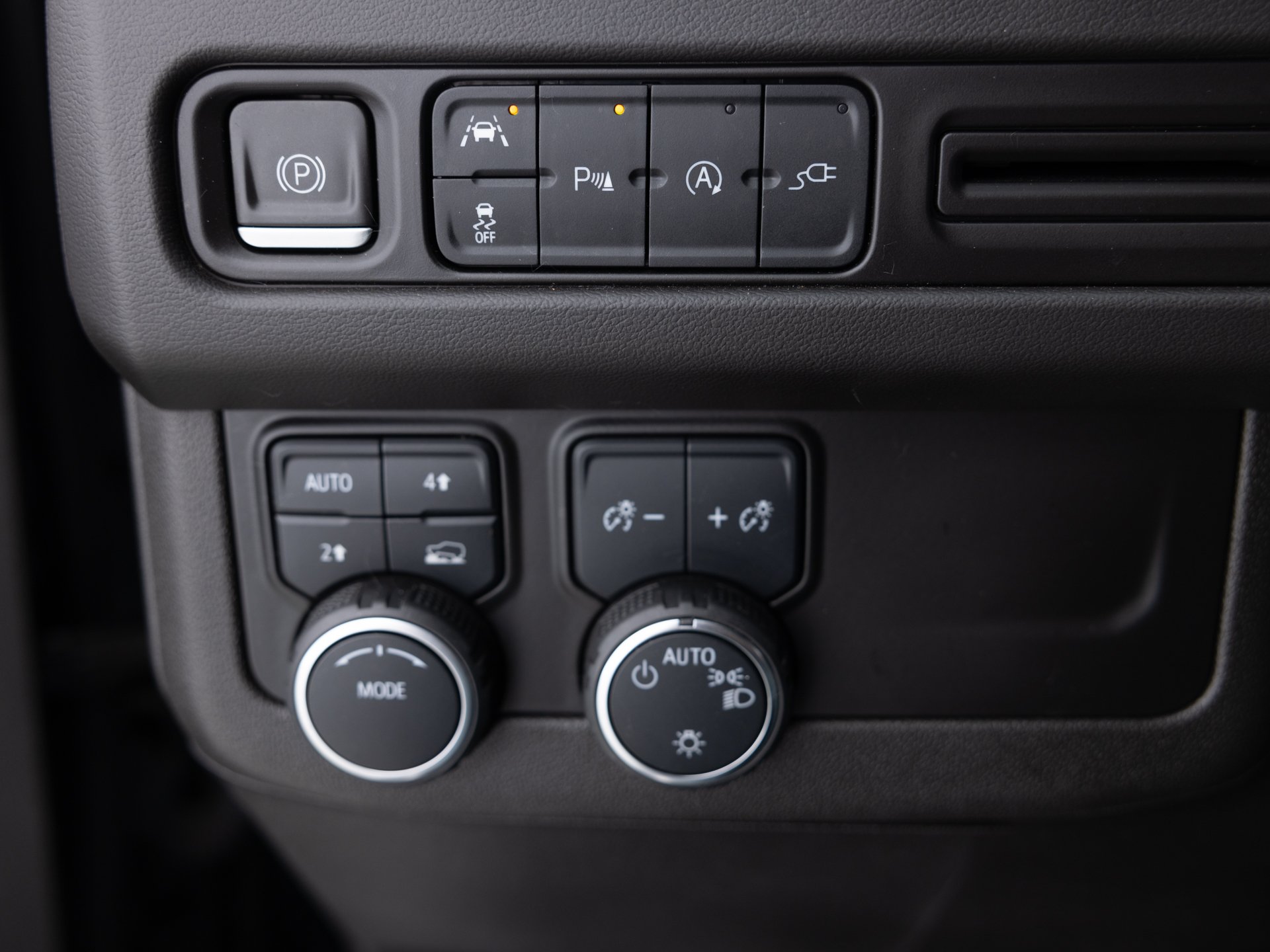 black chevrolet suburban lt 33
