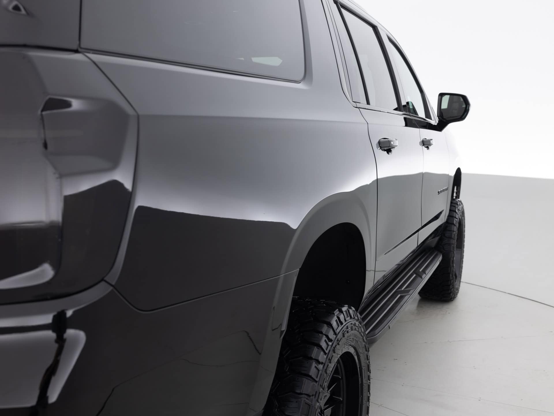 black chevrolet suburban lt 5