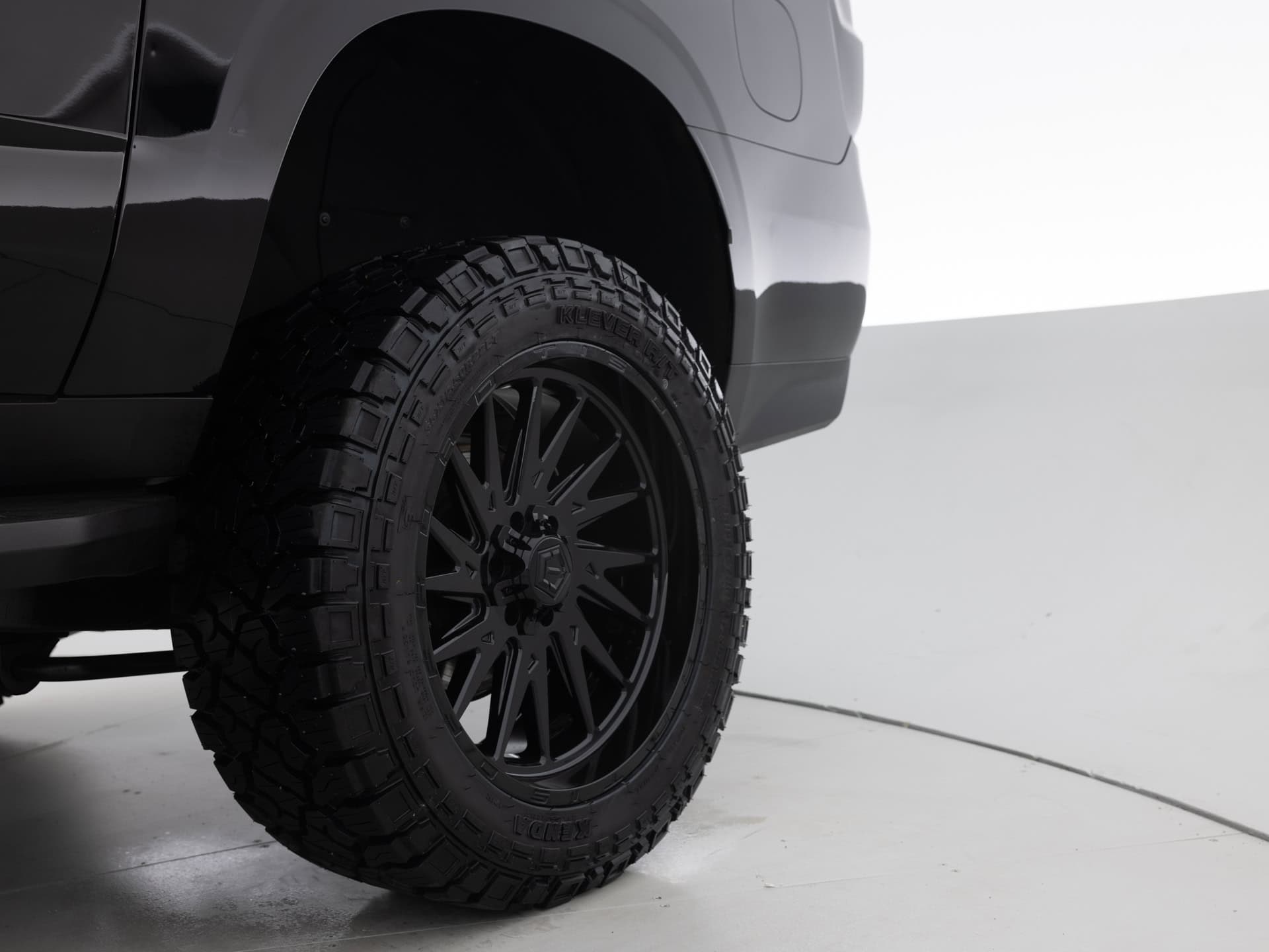 black chevrolet suburban lt 8