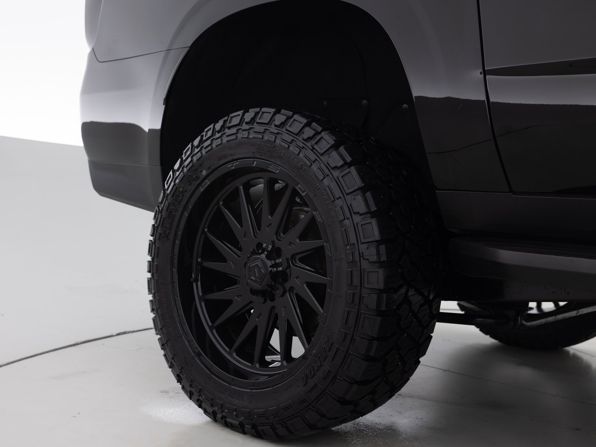 black chevrolet suburban lt 9
