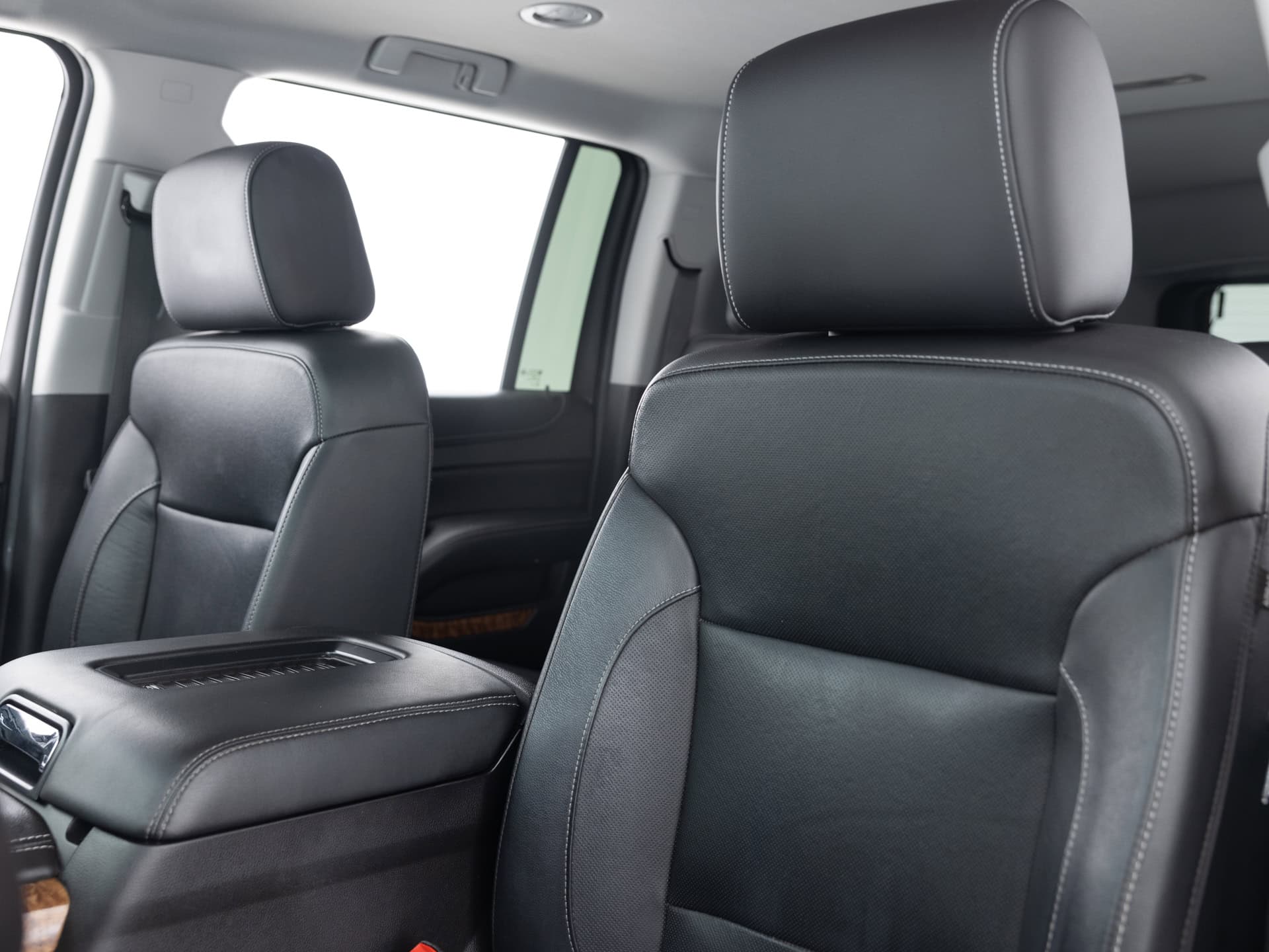 black chevrolet suburban prem 18