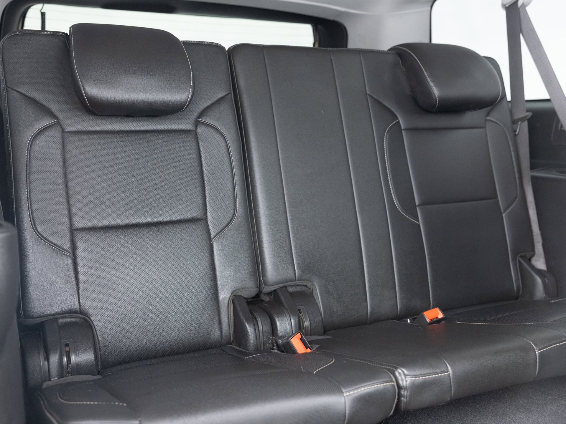 black chevrolet suburban prem 27