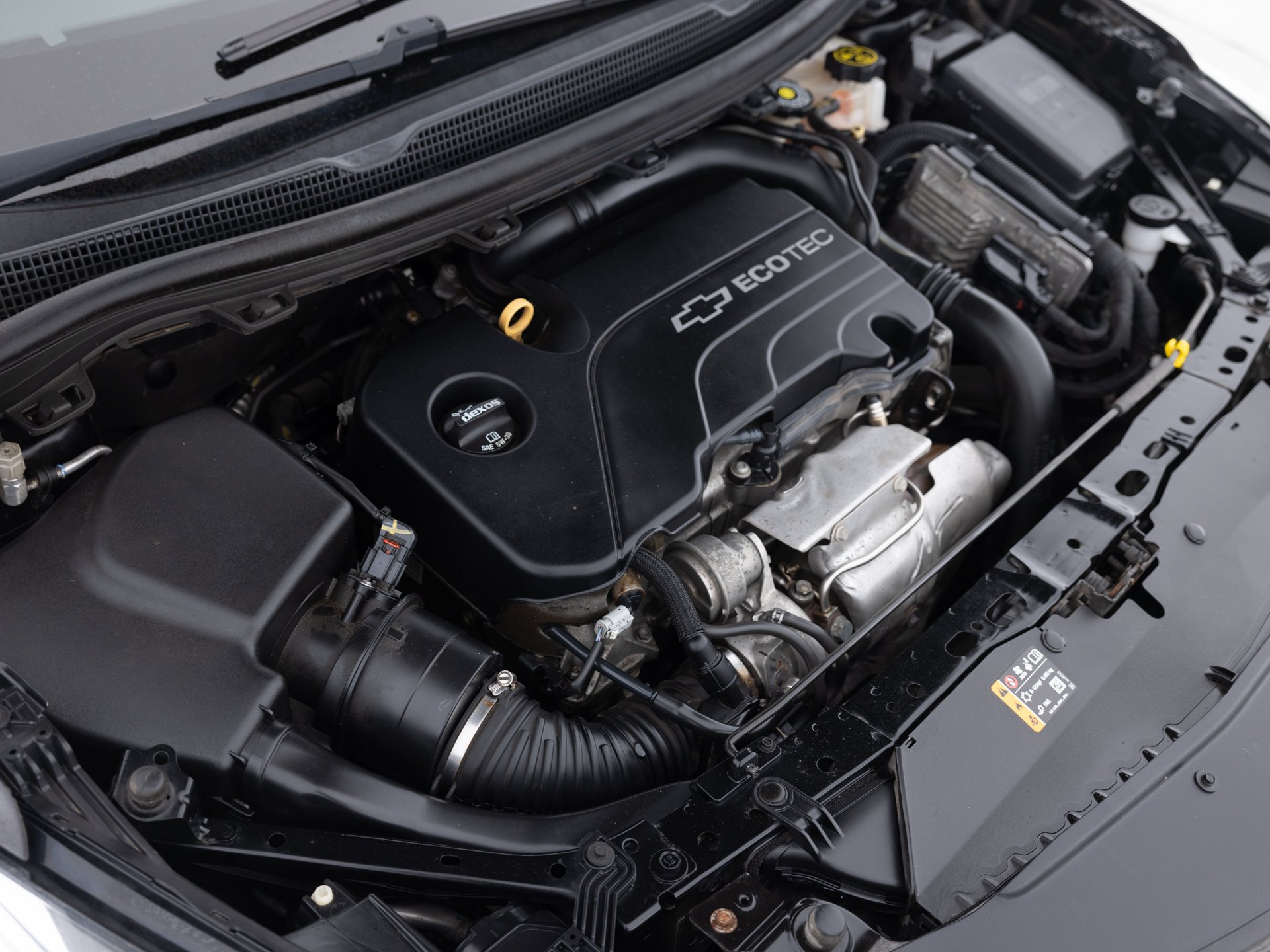 black chevy cruze ls 31