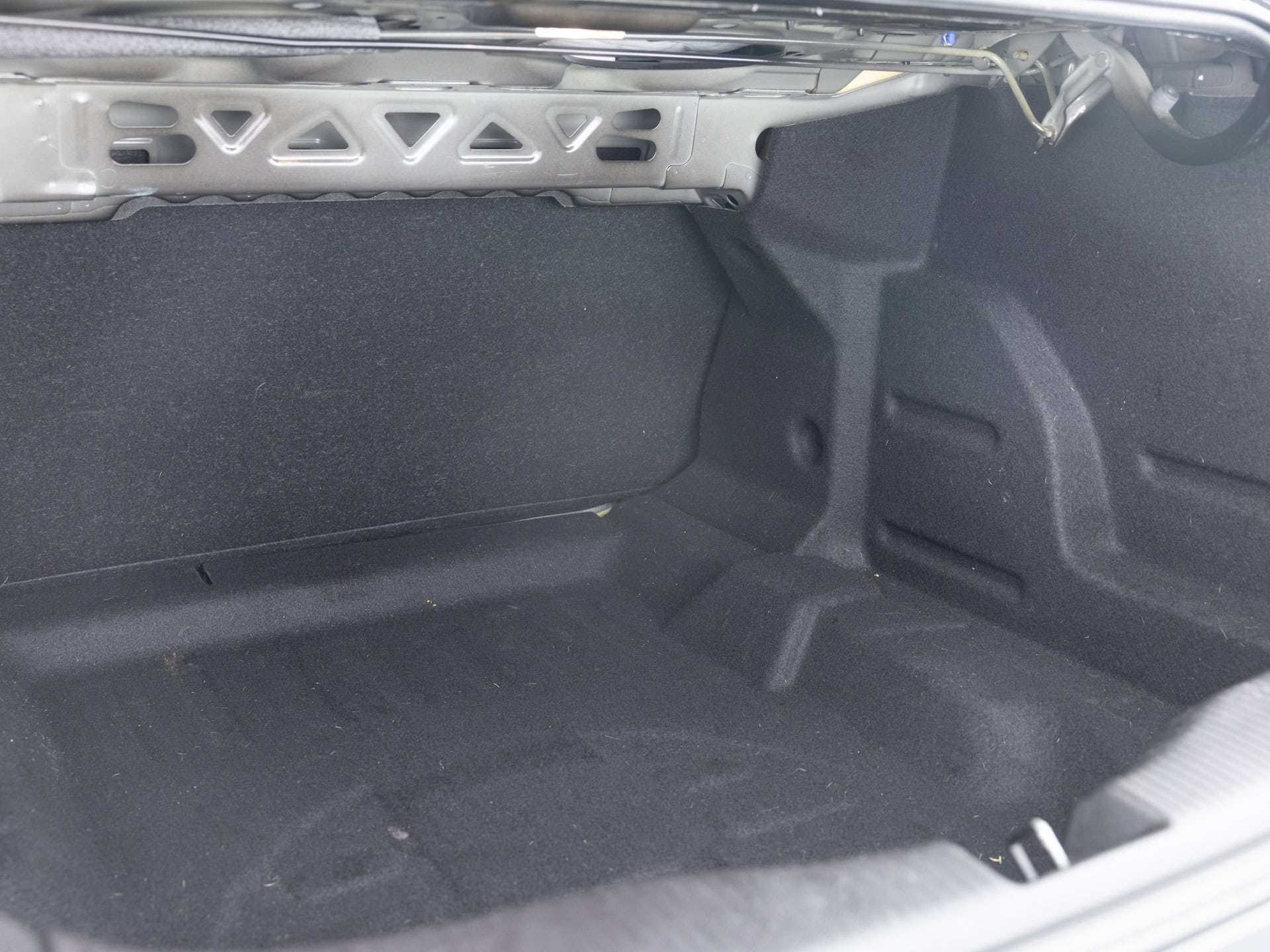 black chevy cruze ls 32