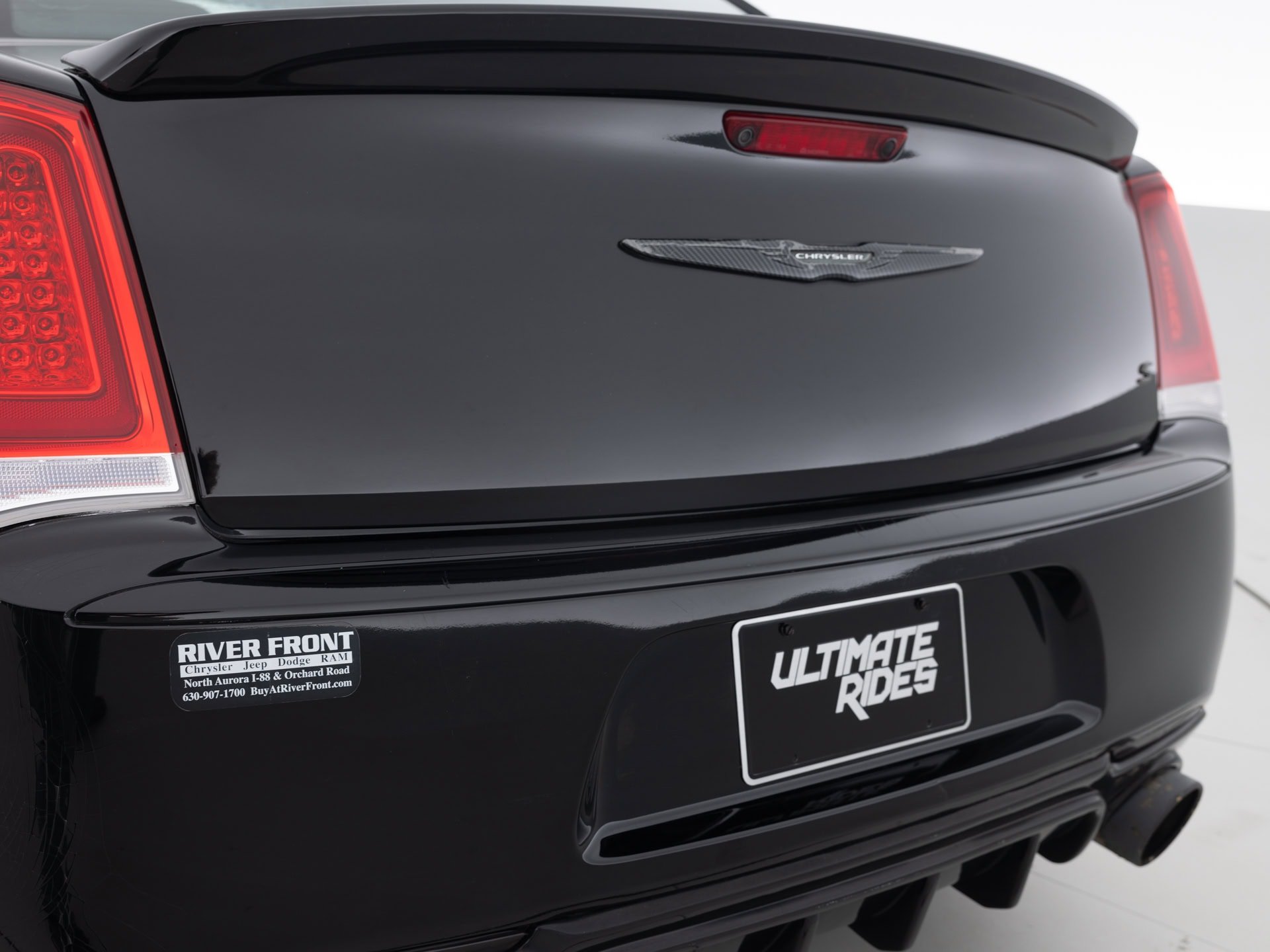 black chrysler 300 s 8