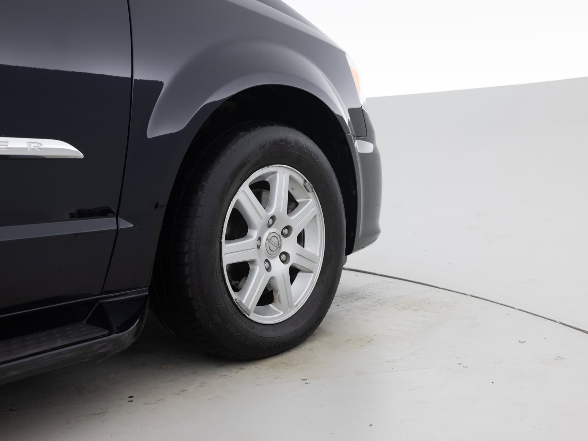 Used Black Chrysler Town Mini-12 for Sale