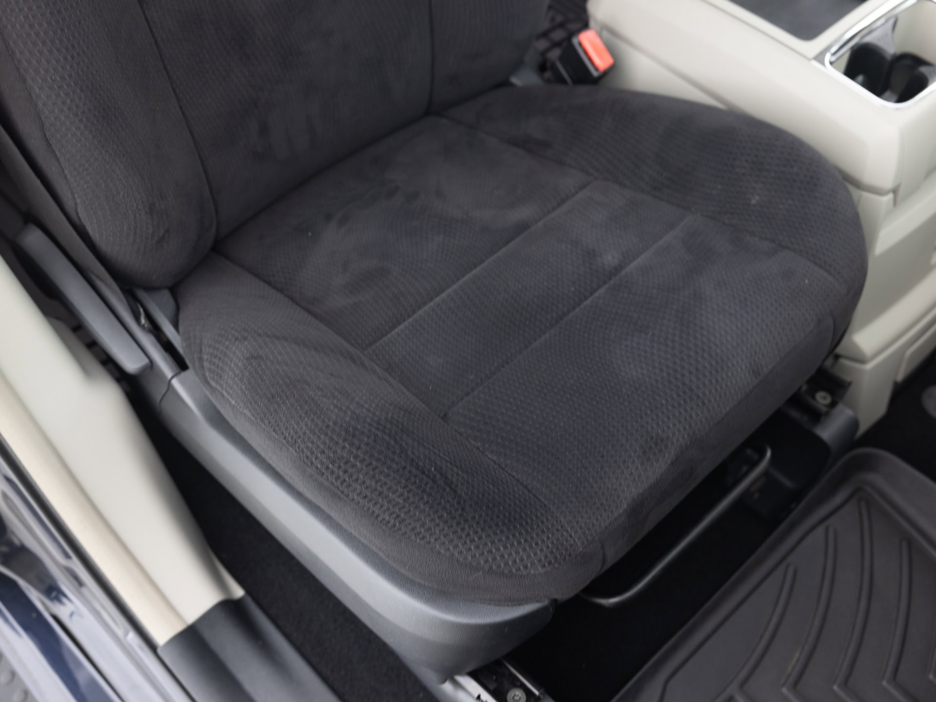 Used Black Chrysler Town Mini-17 for Sale