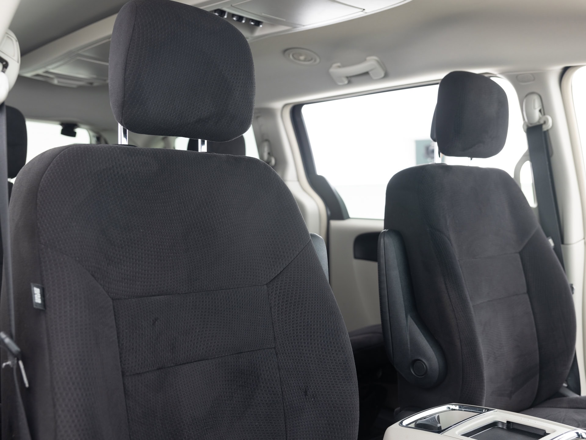 Used Black Chrysler Town Mini-18 for Sale