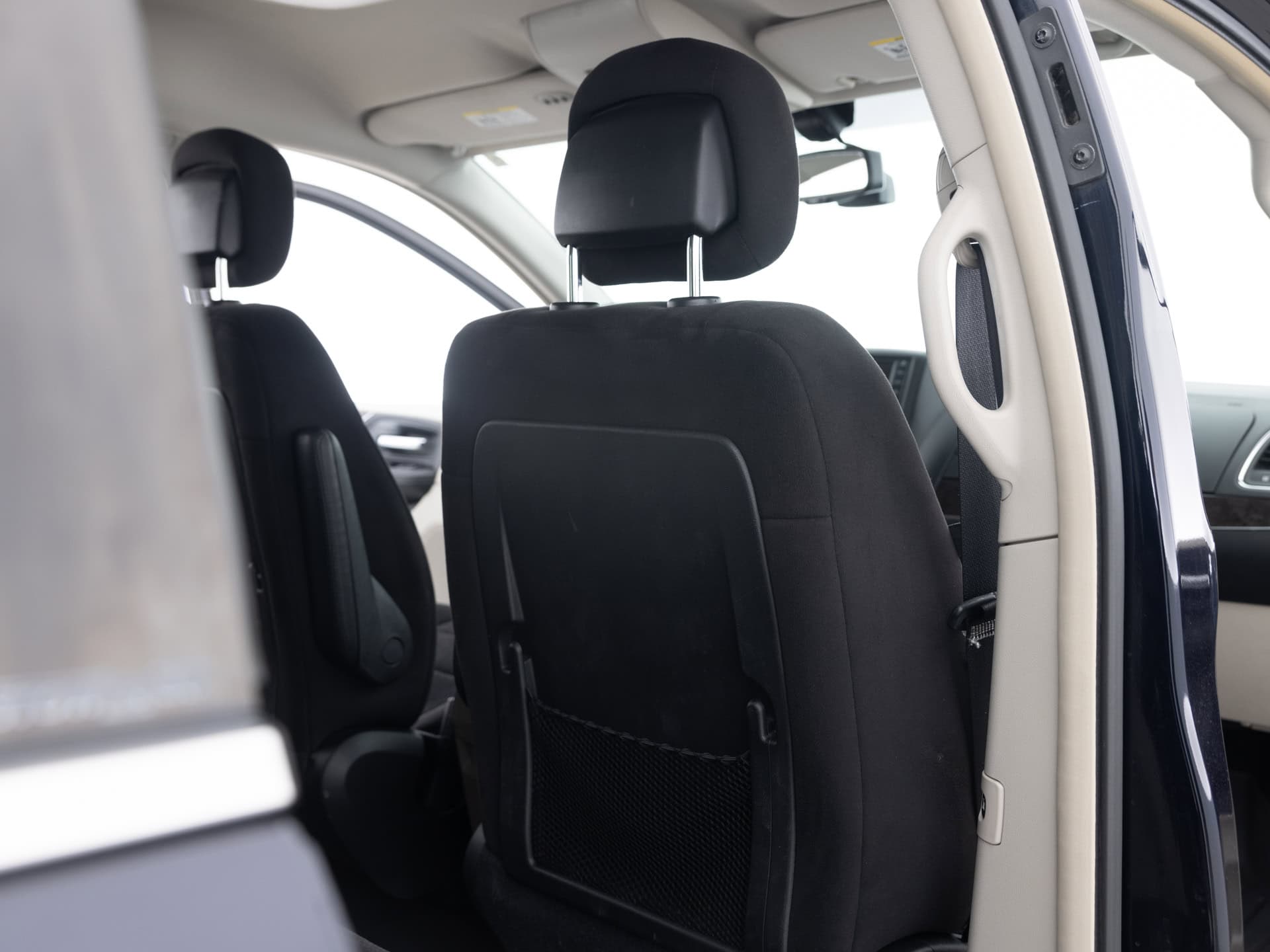 Used Black Chrysler Town Mini-22 for Sale