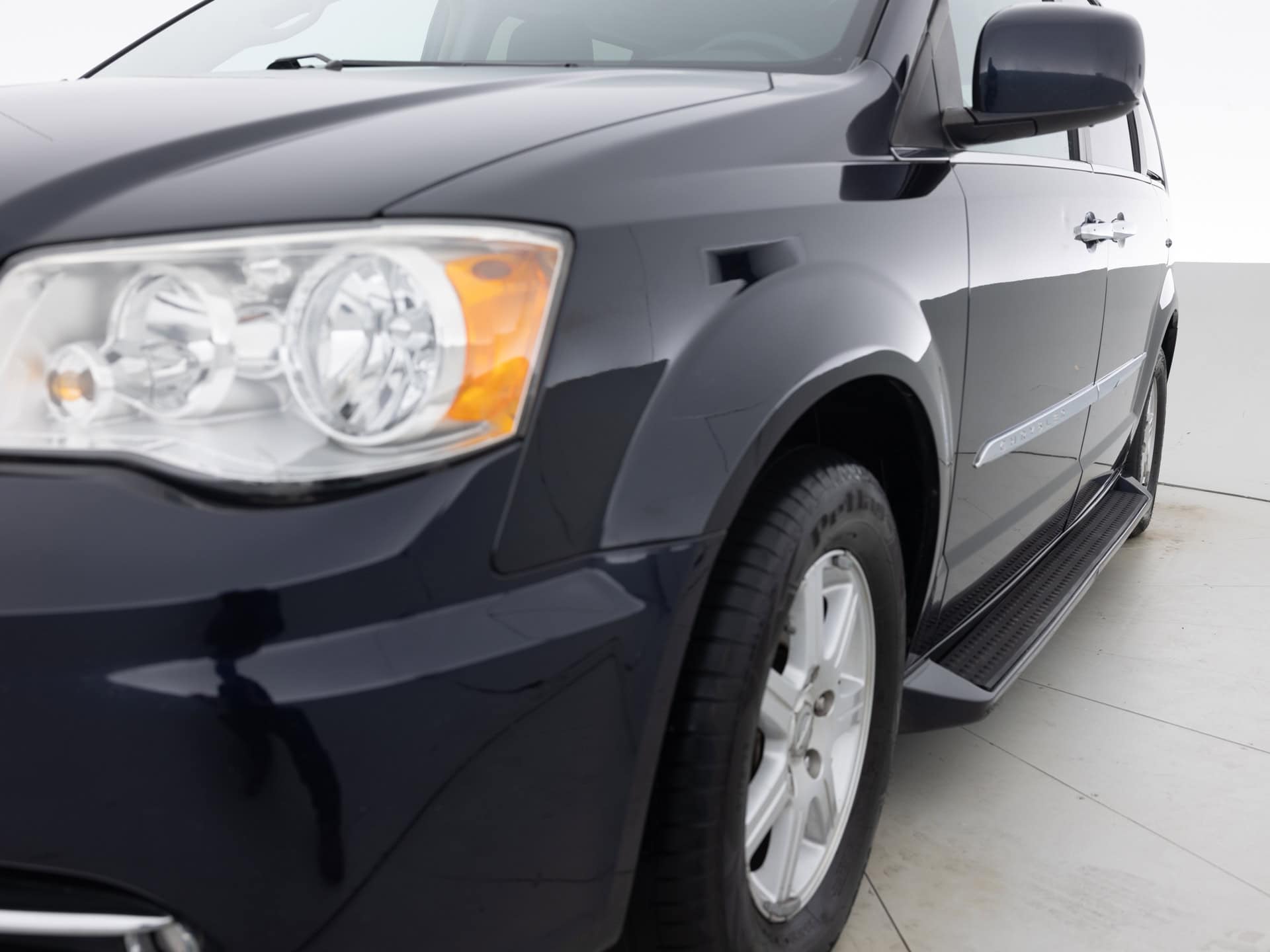 Used Black Chrysler Town Mini-3 for Sale