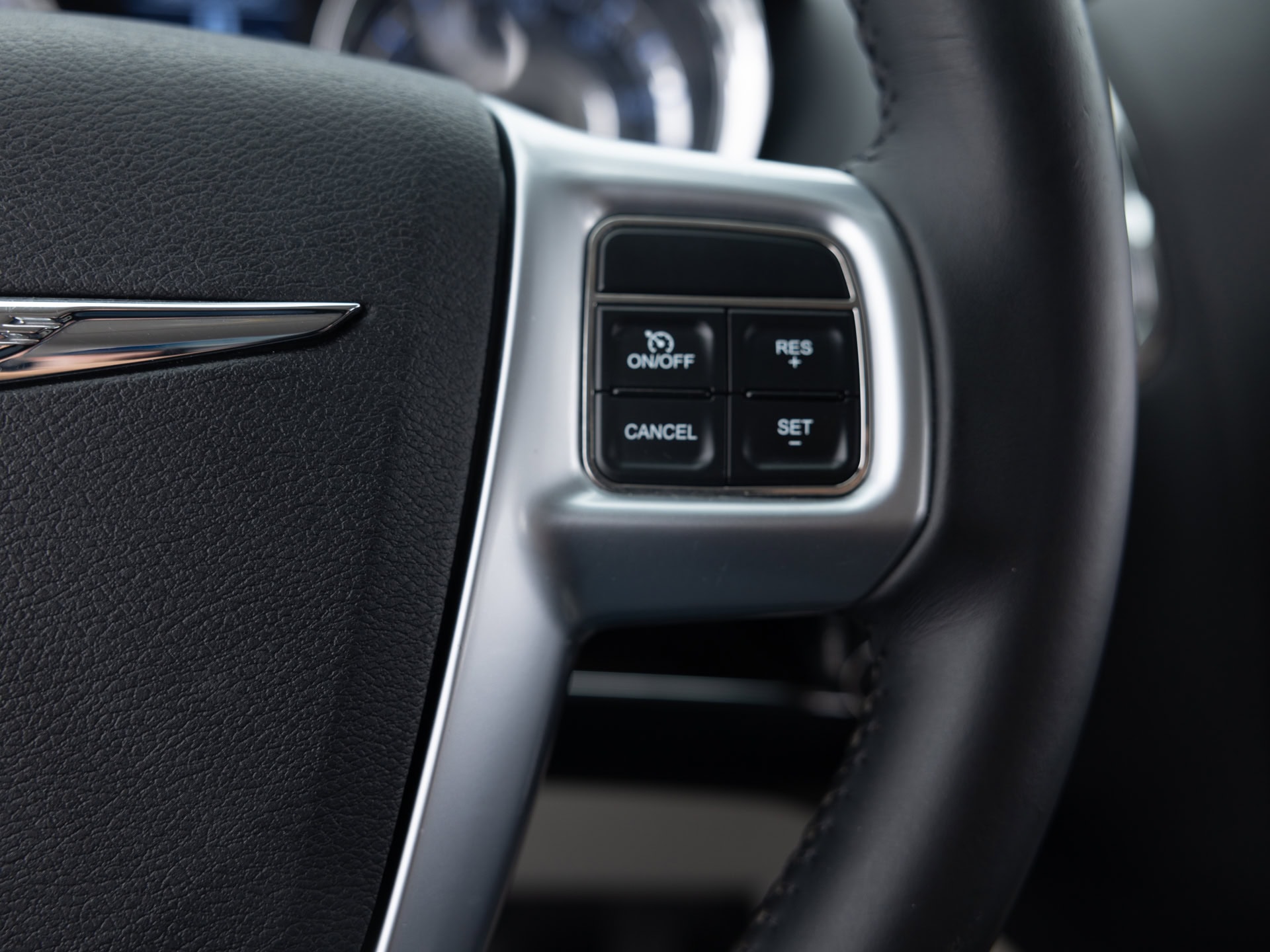 Used Black Chrysler Town Mini-32 for Sale