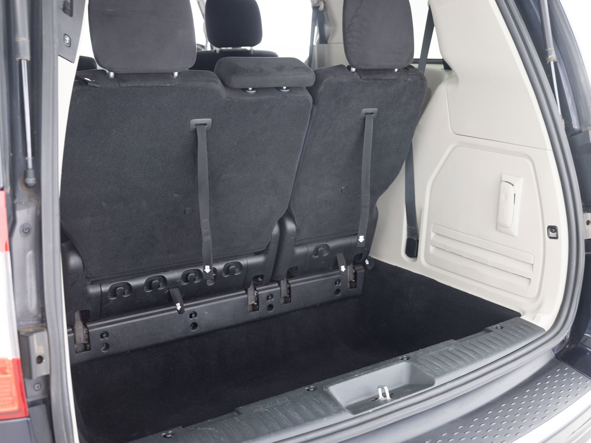 Used Black Chrysler Town Mini-34 for Sale