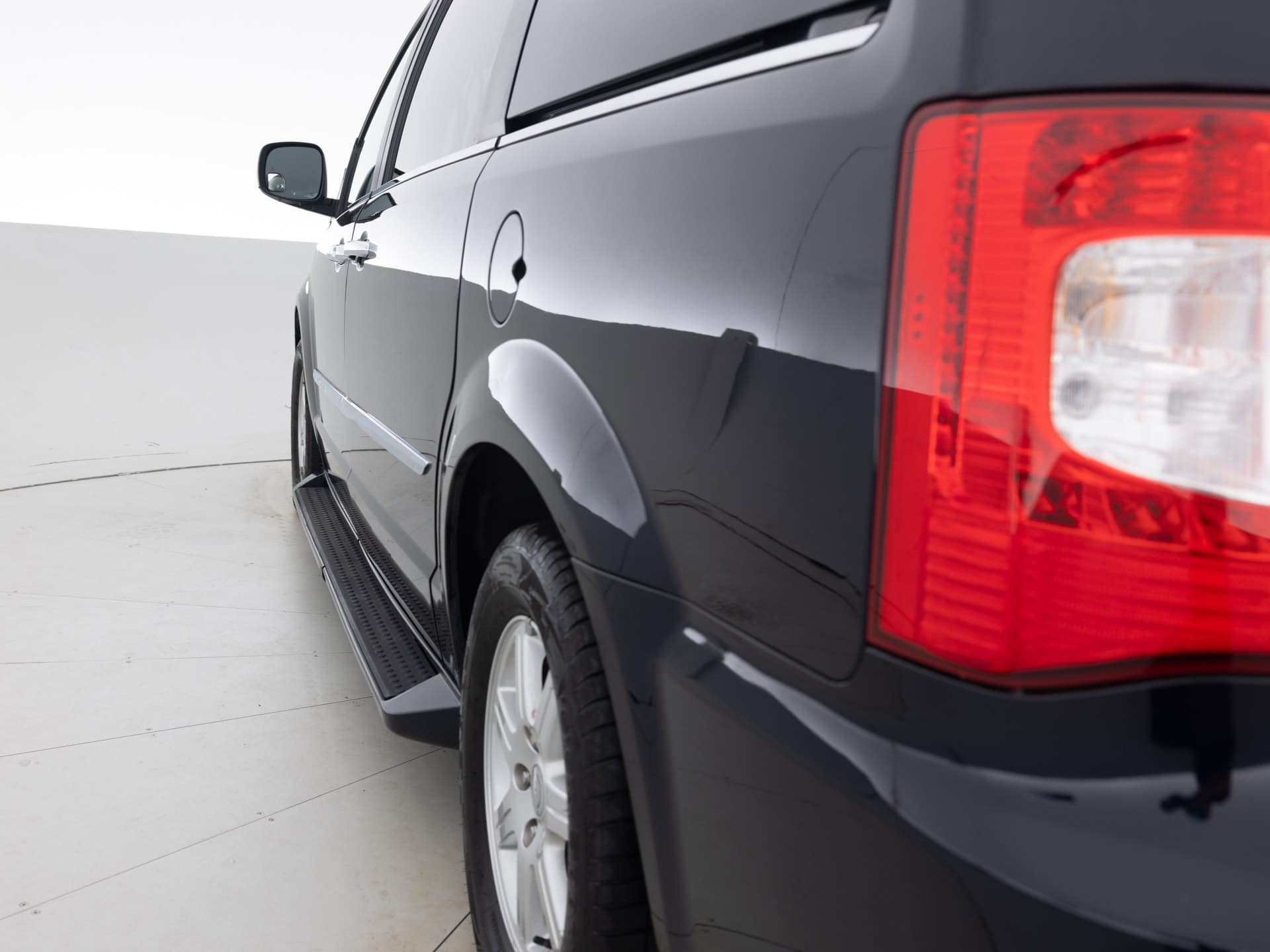 Used Black Chrysler Town Mini-6 for Sale