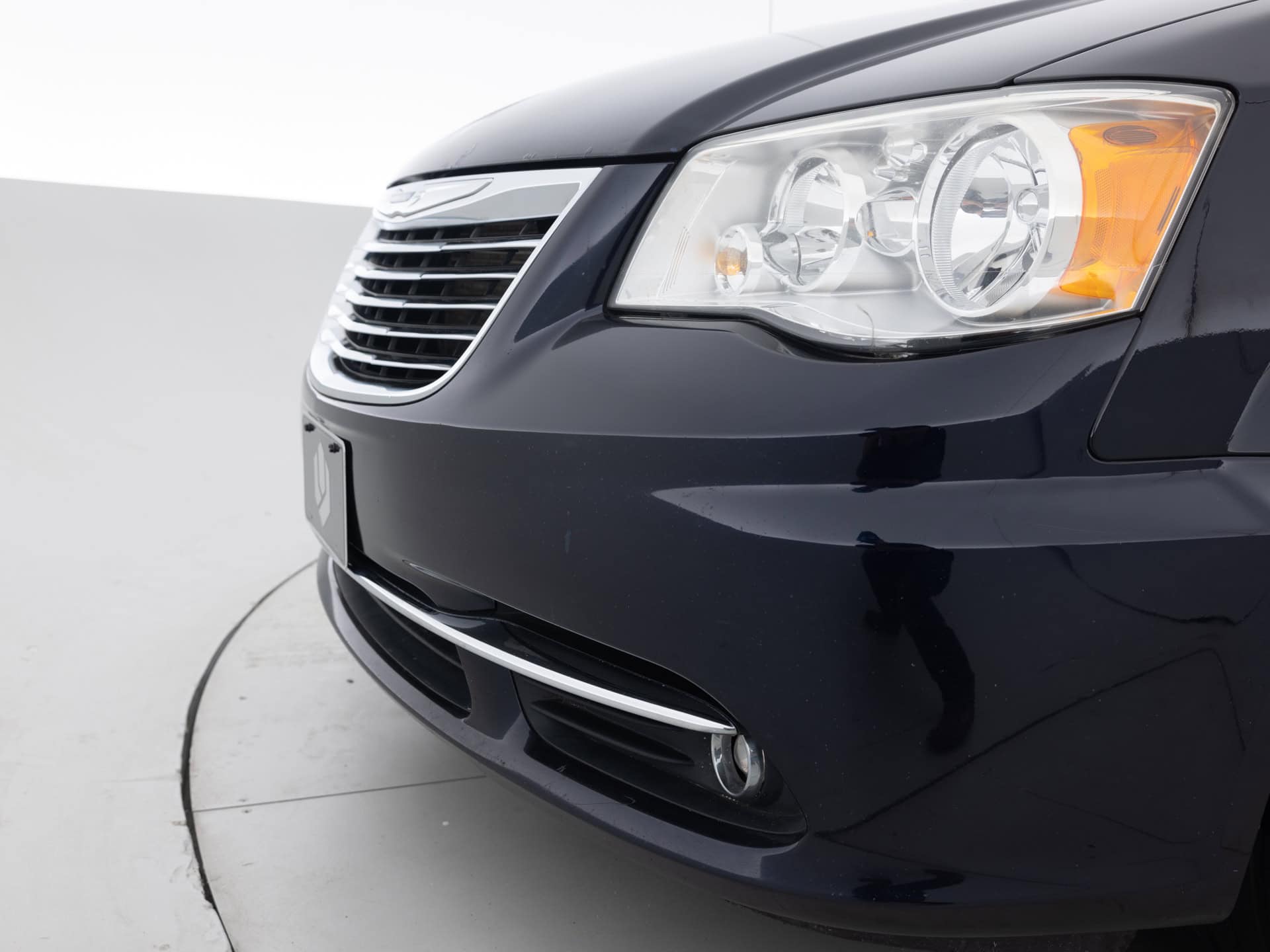 Used Black Chrysler Town Mini-7 for Sale
