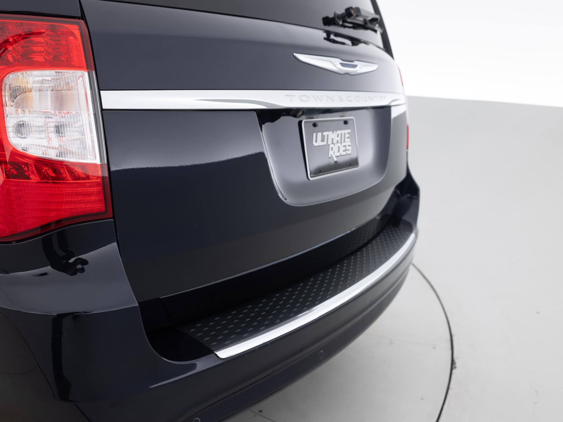 Used Black Chrysler Town Mini-8 for Sale