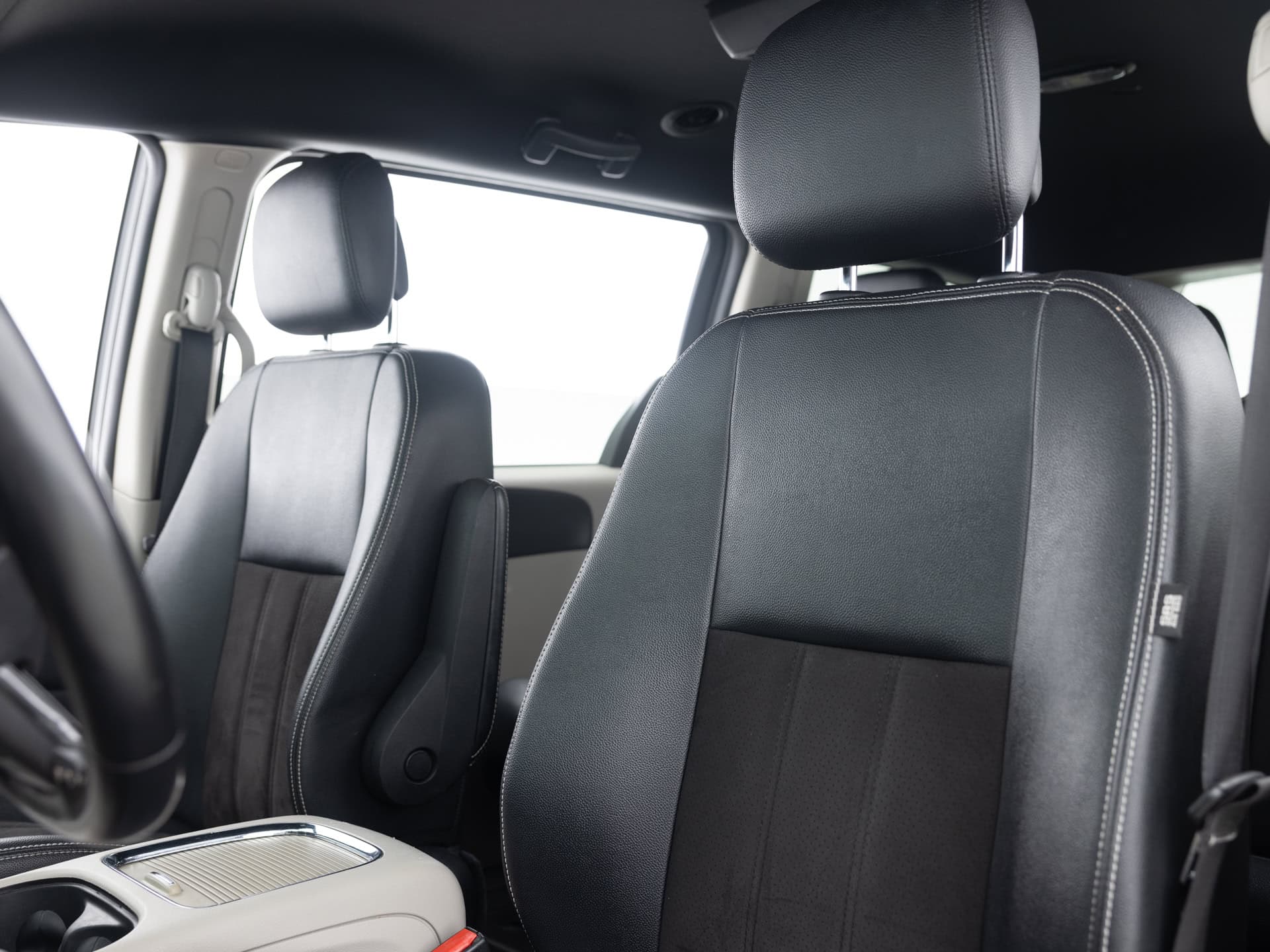 Used Black Dodge Caravan SXT-14 for Sale