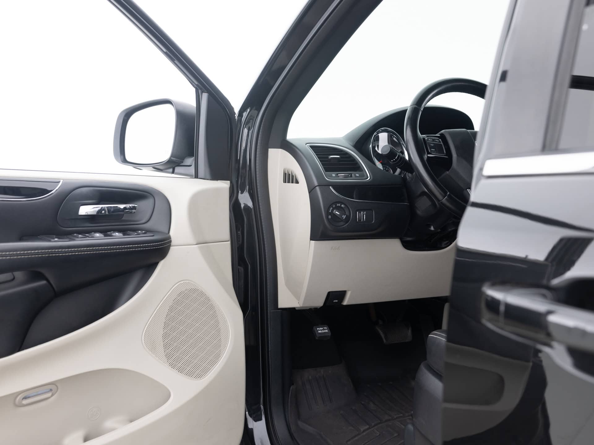 Used Black Dodge Caravan SXT-16 for Sale