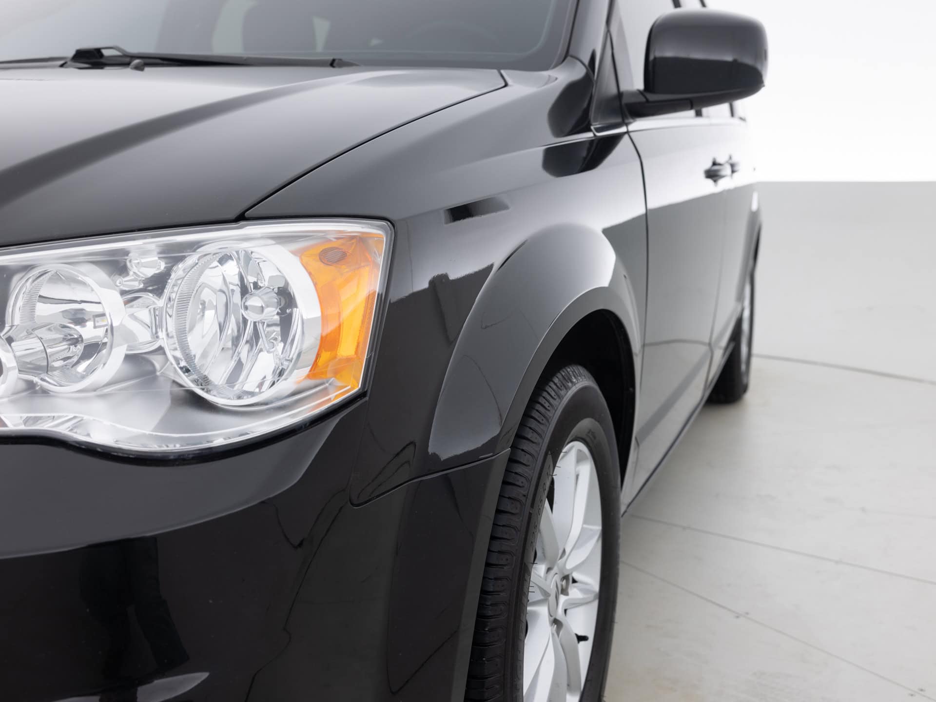 Used Black Dodge Caravan SXT-3 for Sale