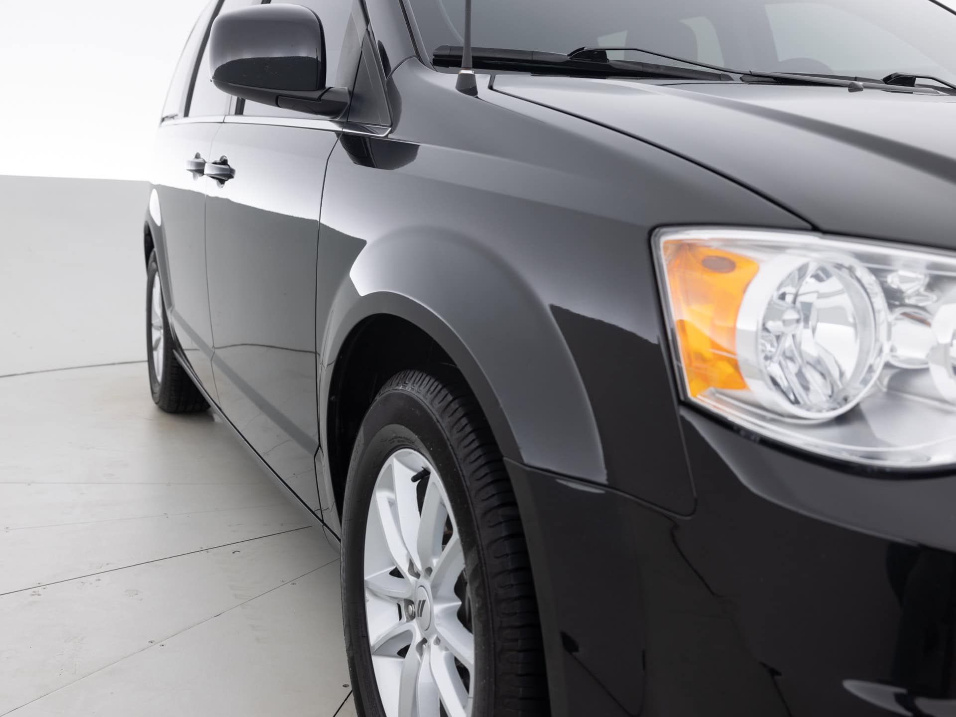 Used Black Dodge Caravan SXT-4 for Sale