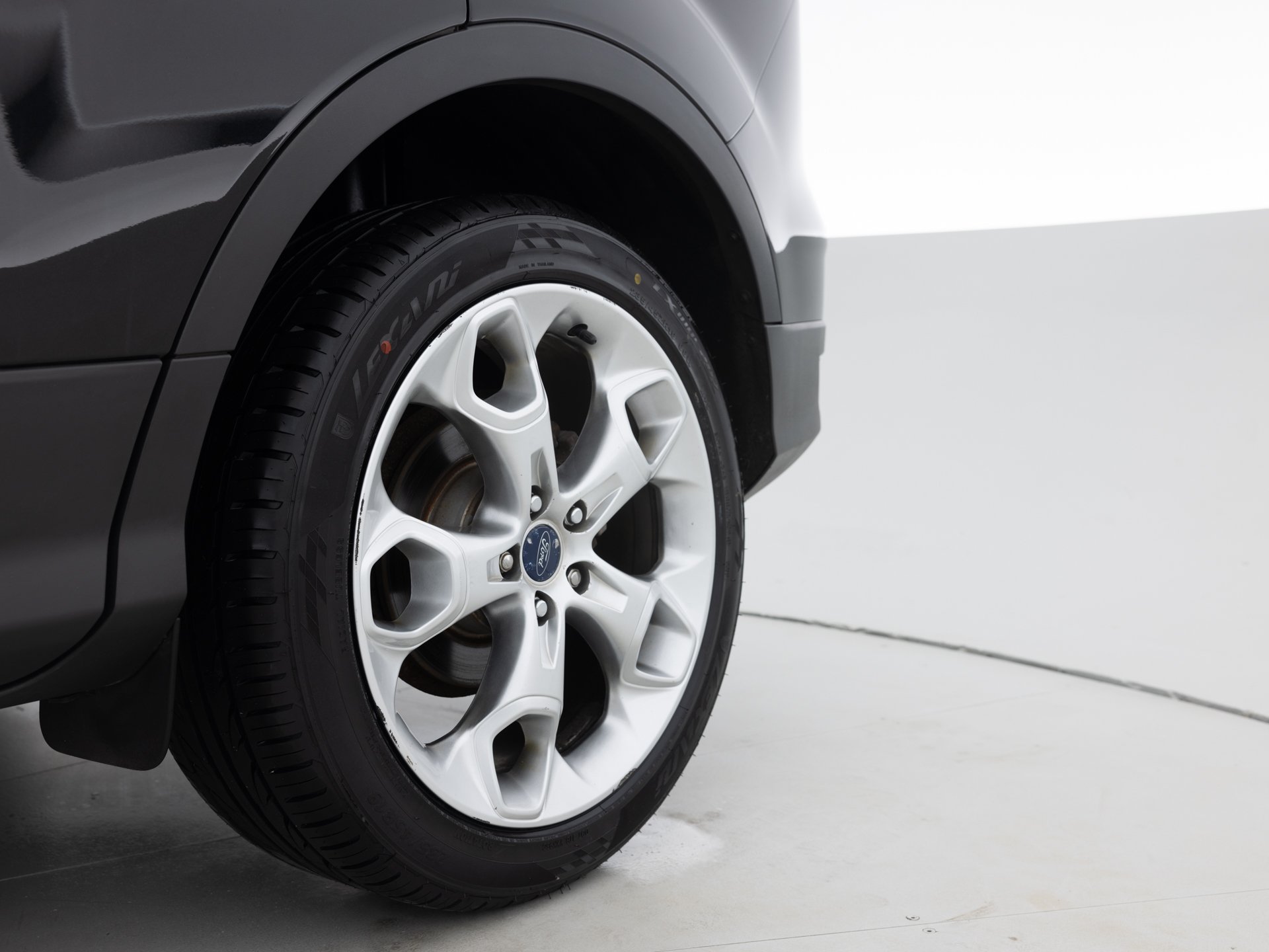 black ford escape se 10