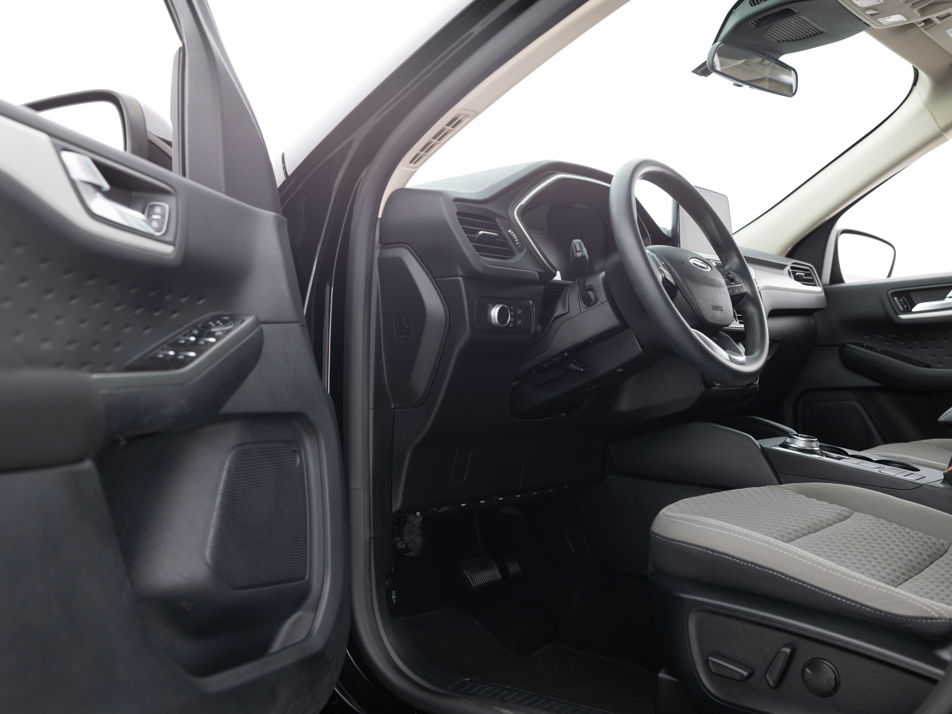 Used Black Ford Escape SE-16 for Sale