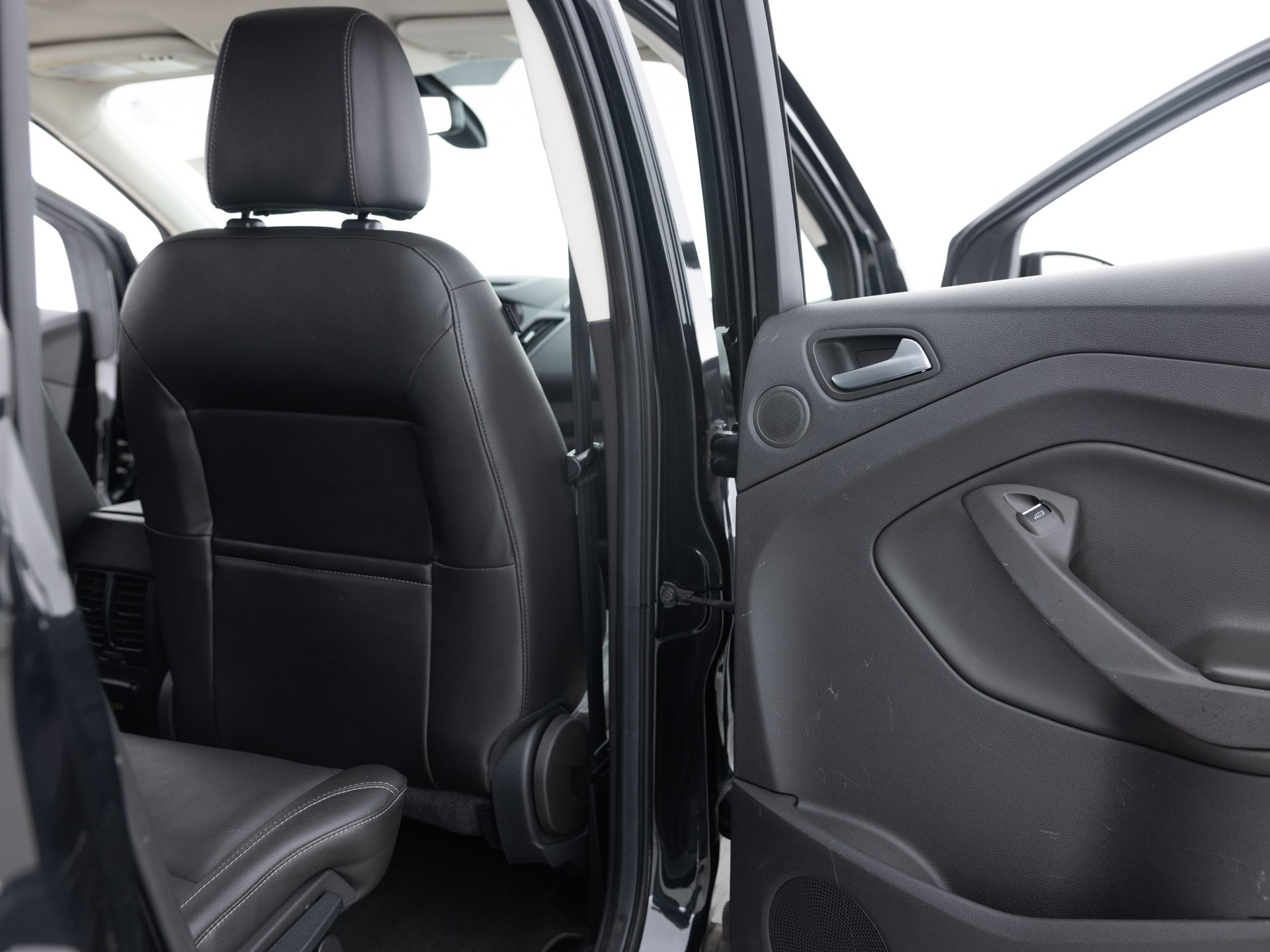 black ford escape se 22