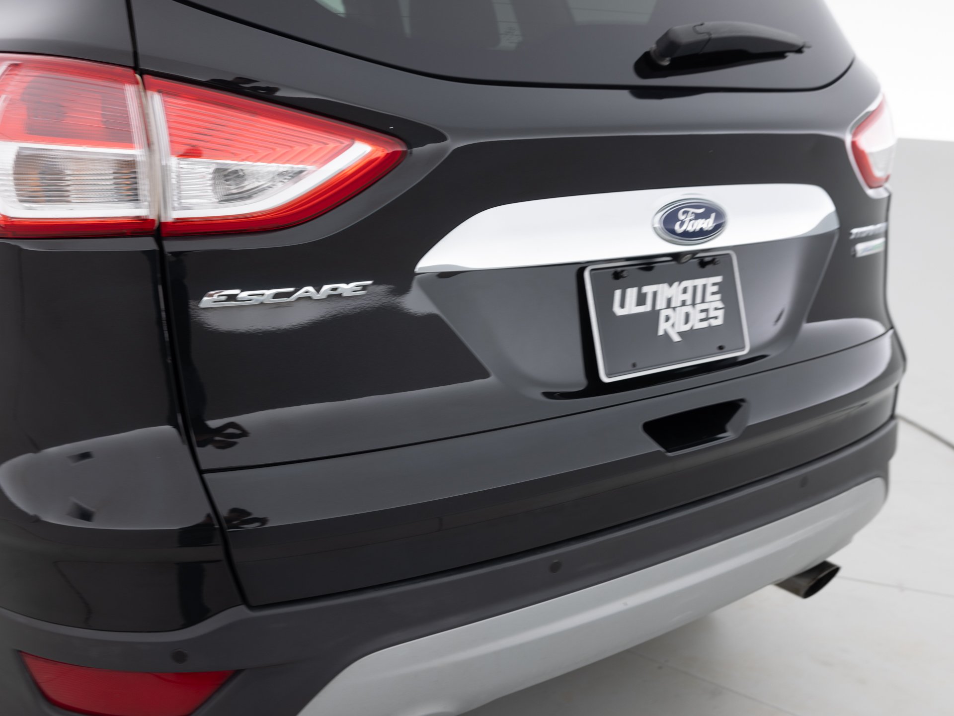 black ford escape se 8