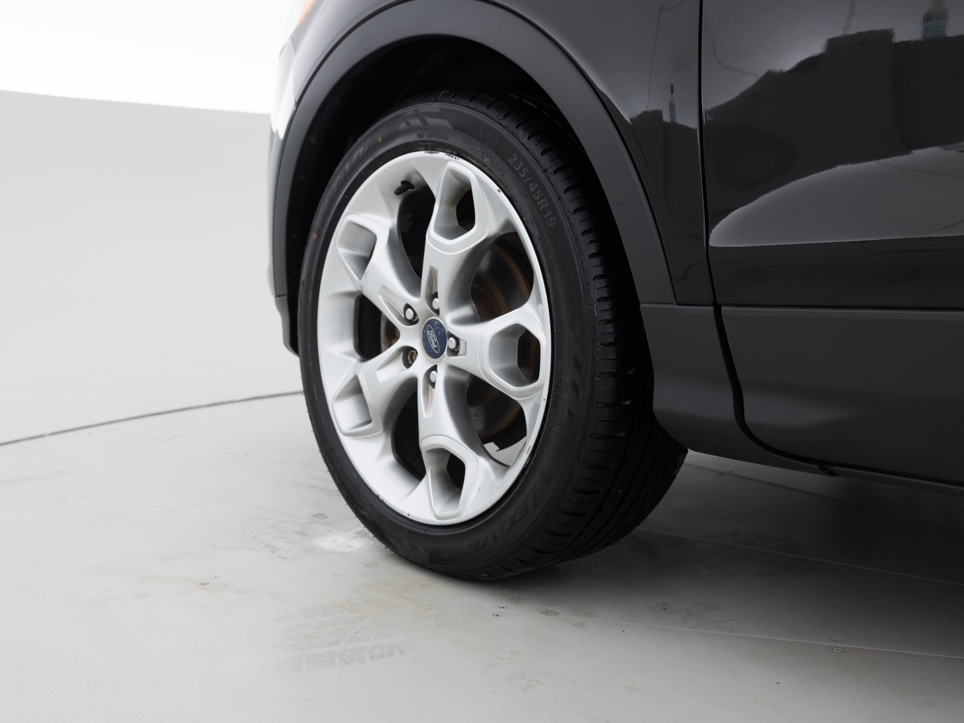 black ford escape se 9
