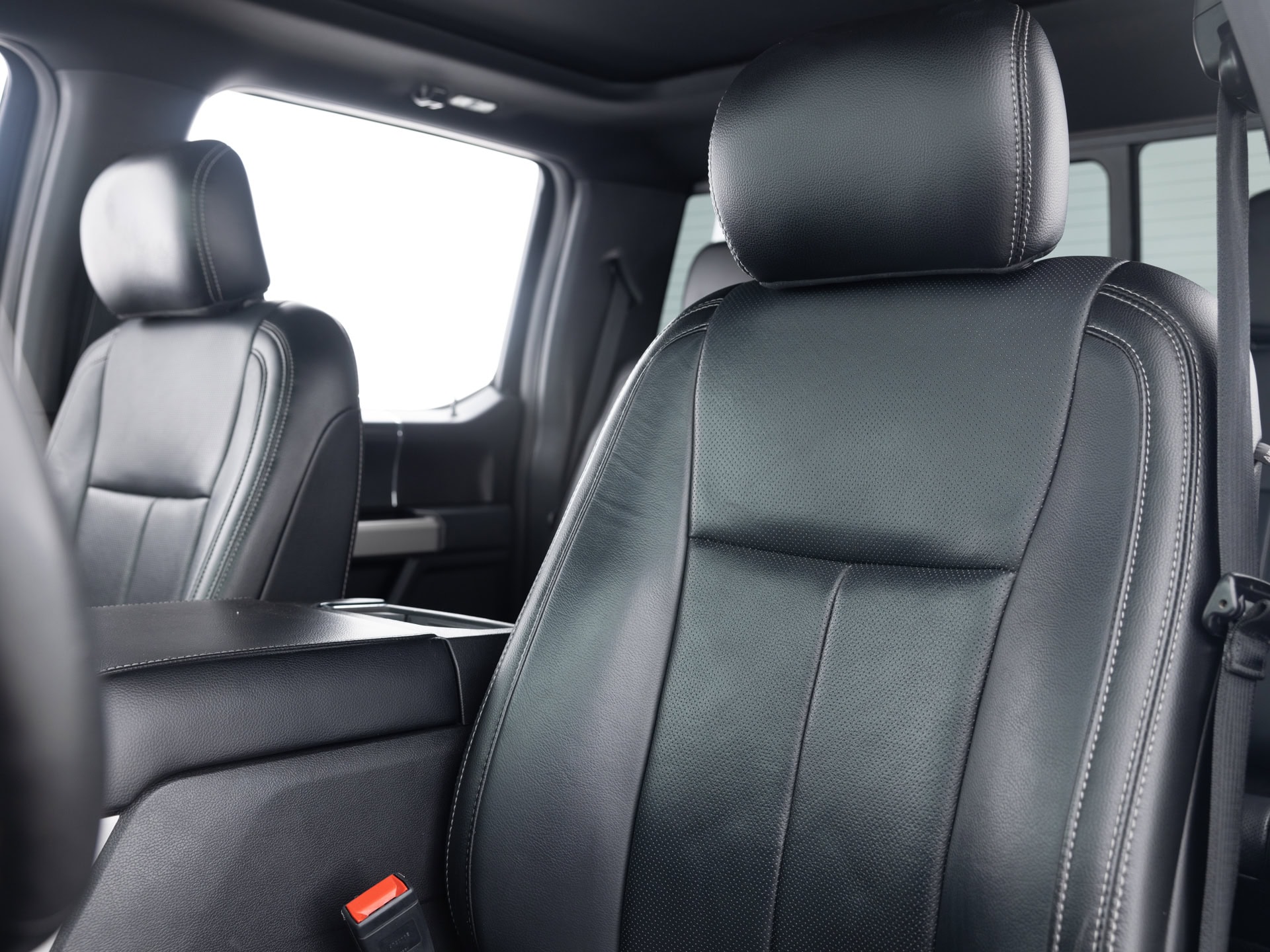 black ford f150 lariat 16