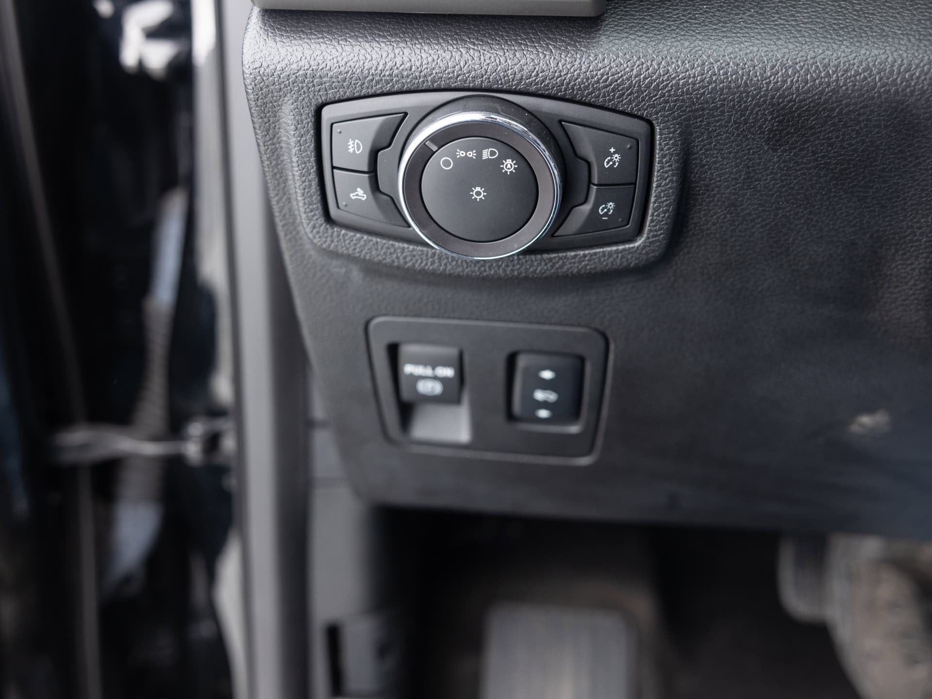 black ford f150 lariat 31