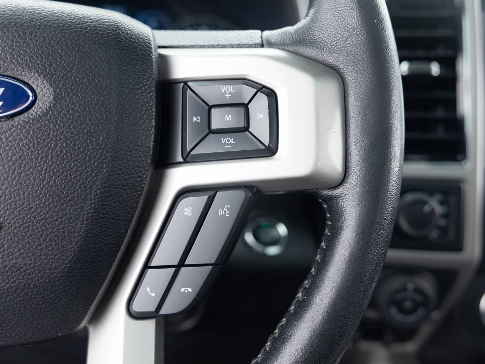 black ford f150 lariat 33