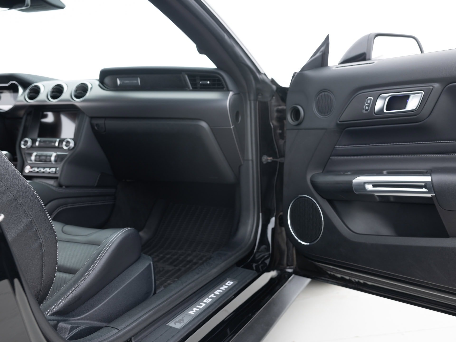 black ford mustang gt prem 20