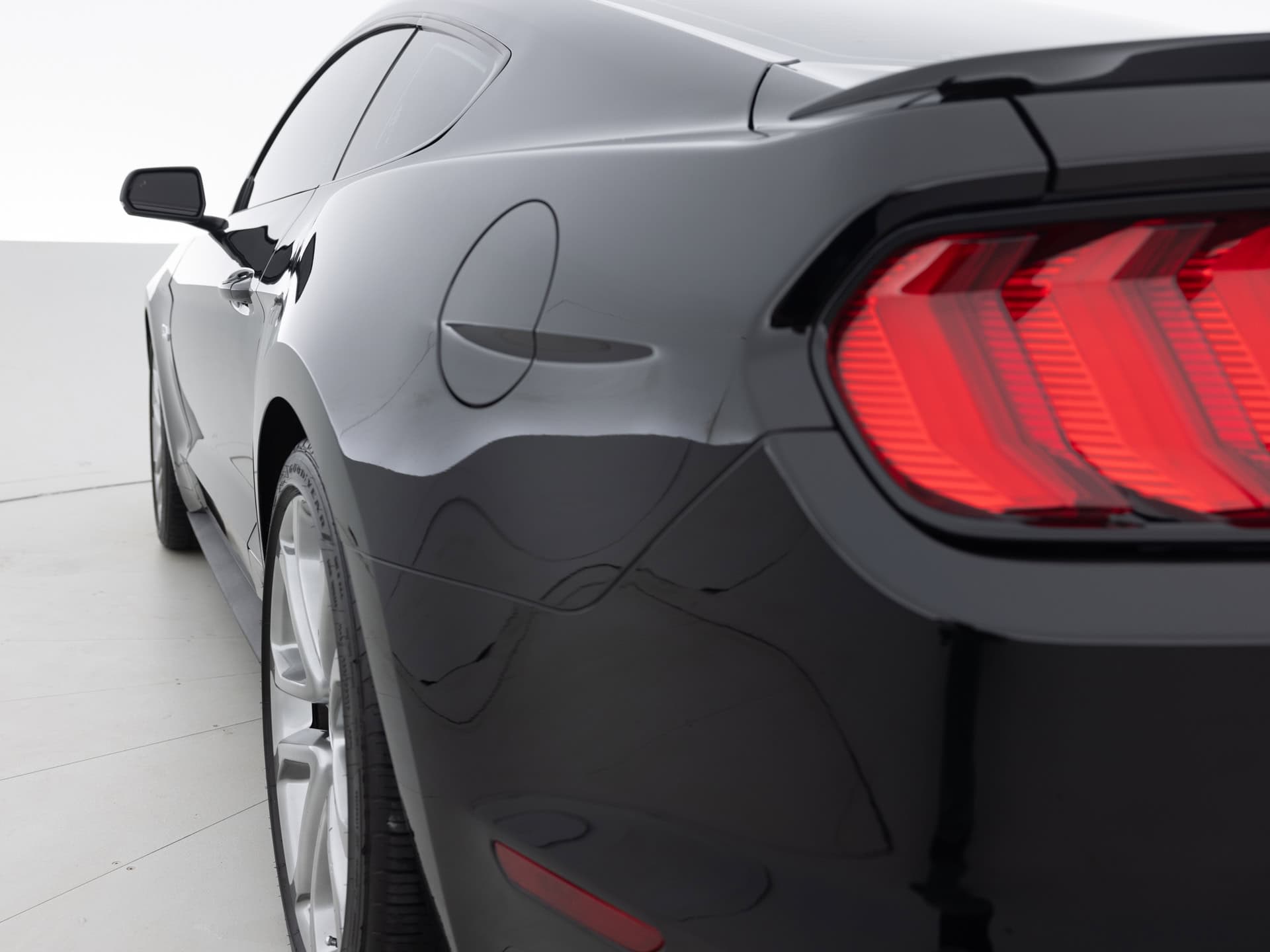 black ford mustang gt prem 6