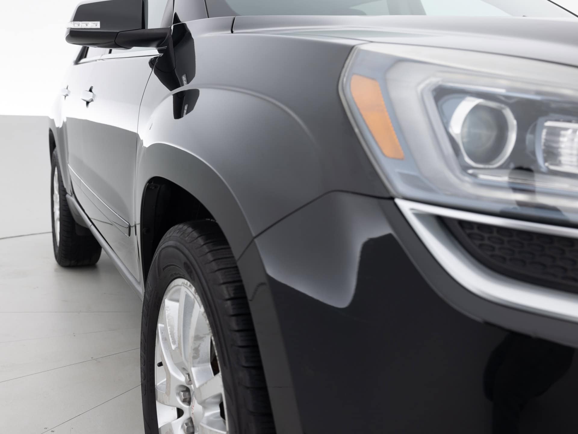 black gmc acadia 4