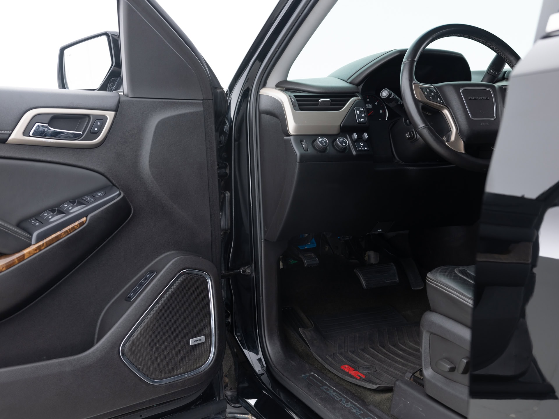 Used Black GMC Yukon Denali-20 for Sale