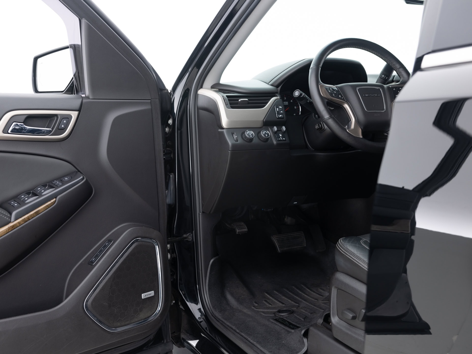 Used Black GMC Yukon Denali-20 for Sale