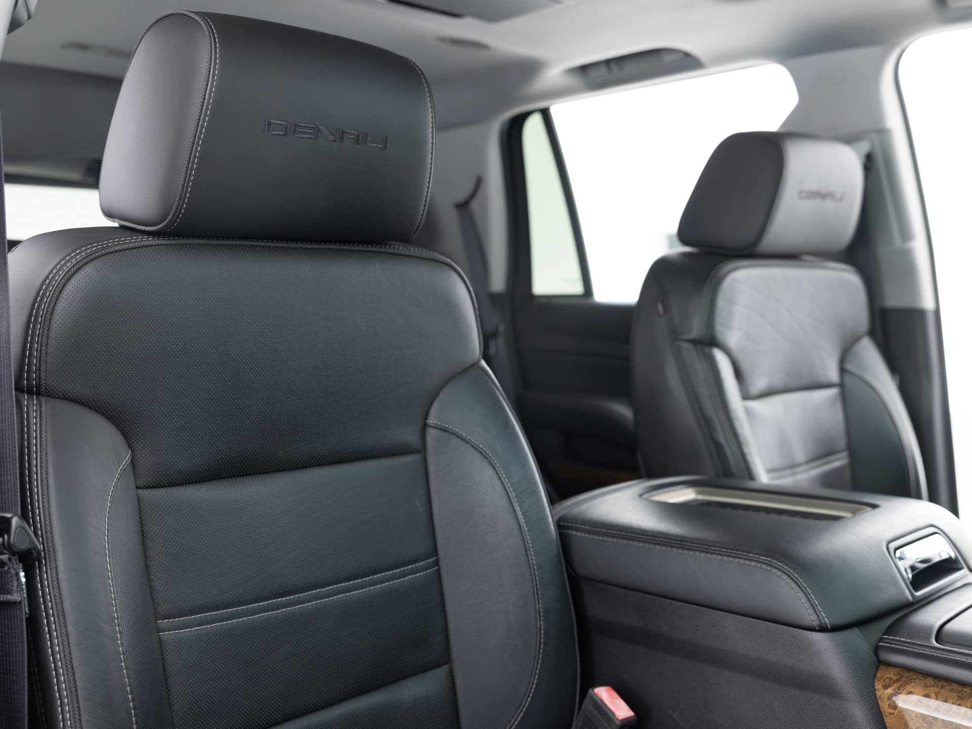 Used Black GMC Yukon Denali-22 for Sale