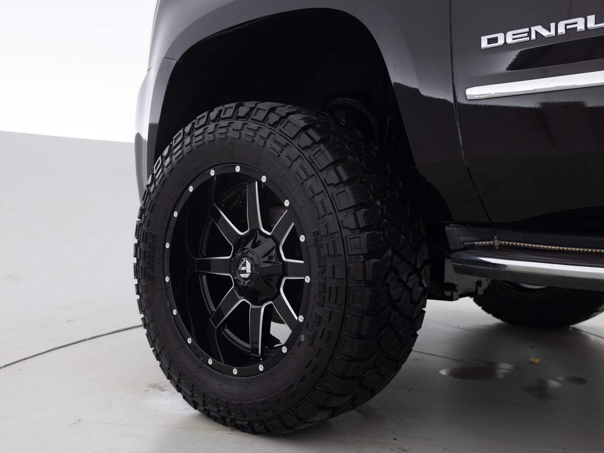 Used Black GMC Yukon Denali-9 for Sale