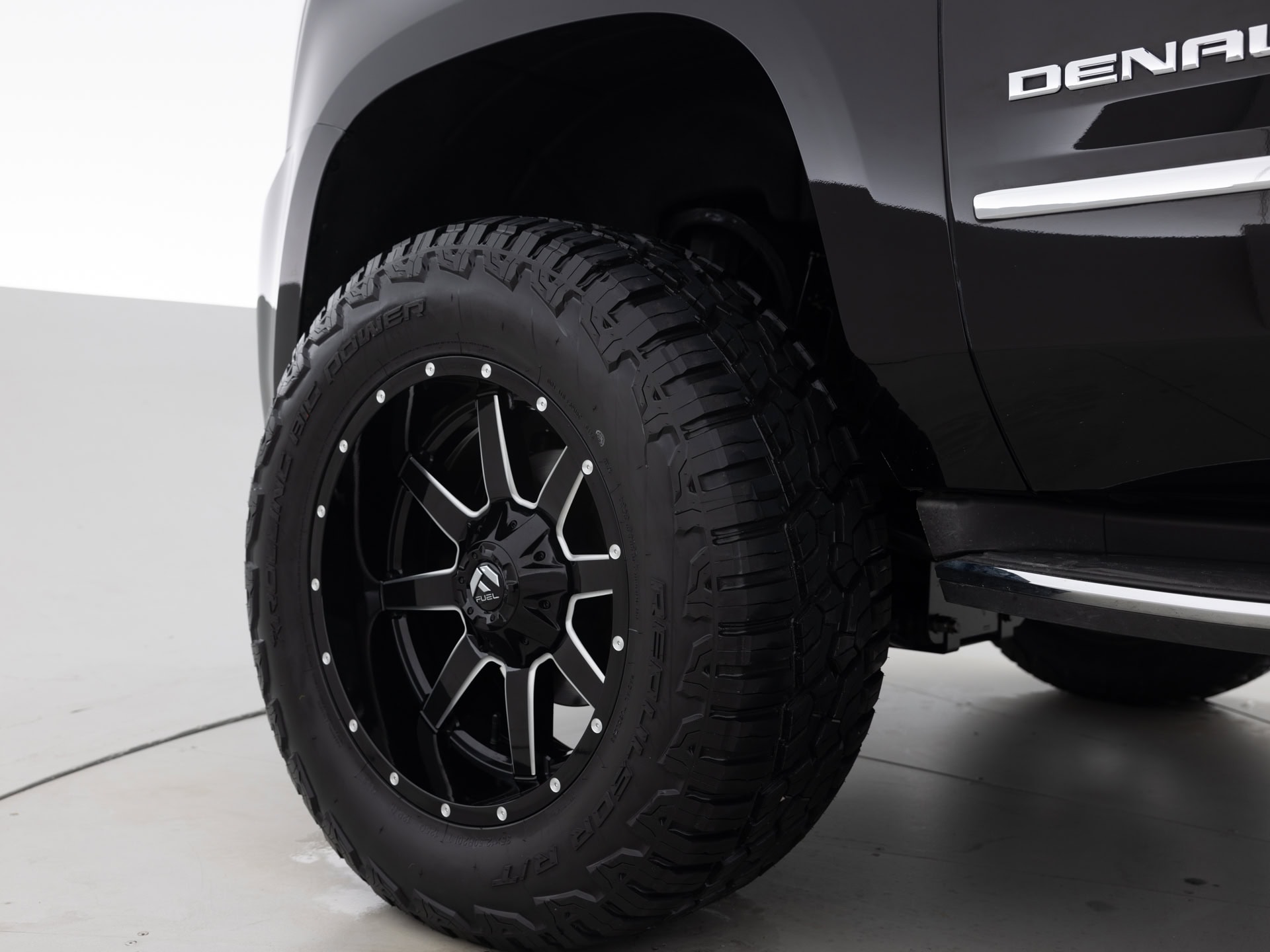 Used Black GMC Yukon Denali-9 for Sale