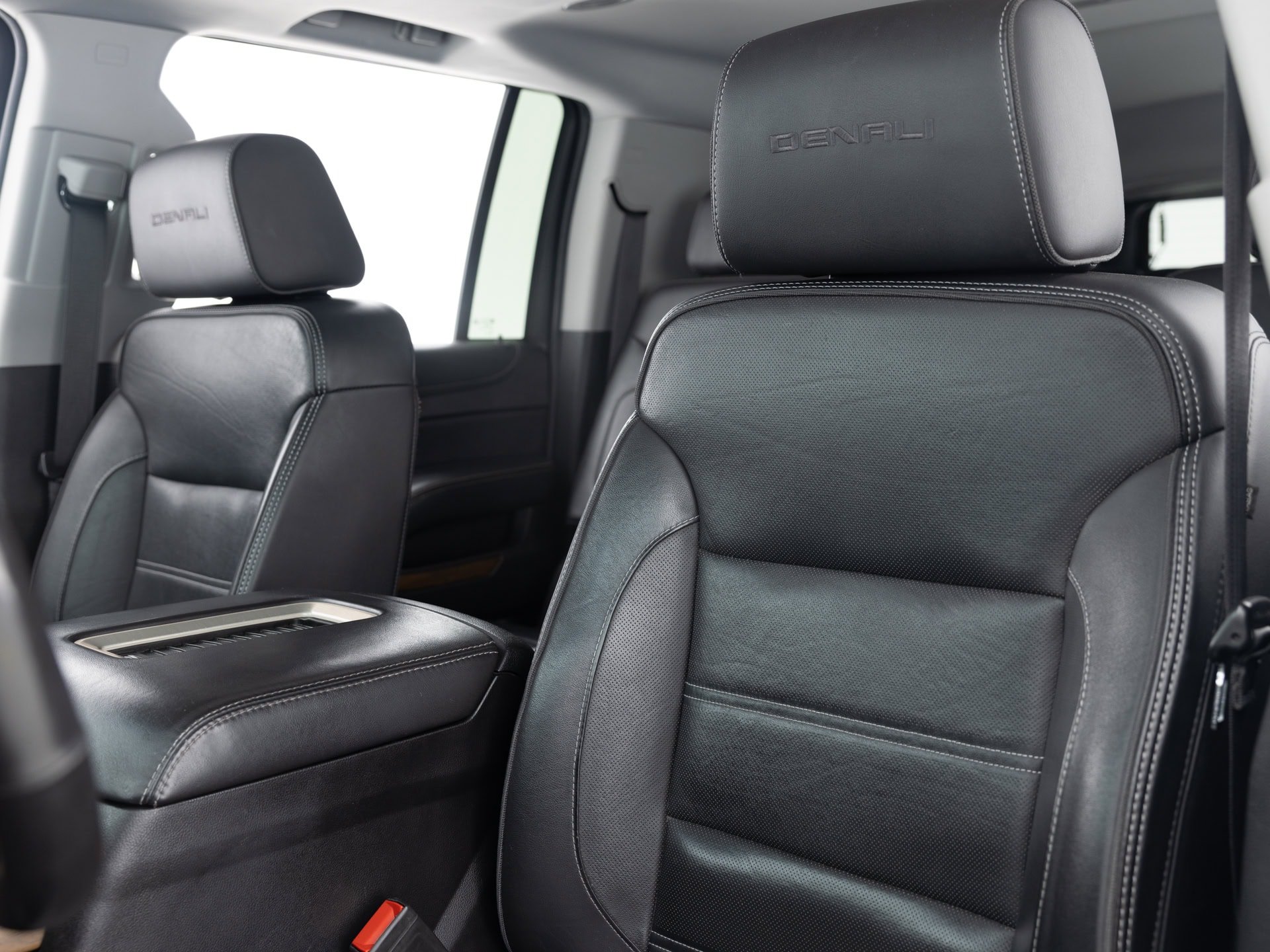 black gmc yukon denali suv 18