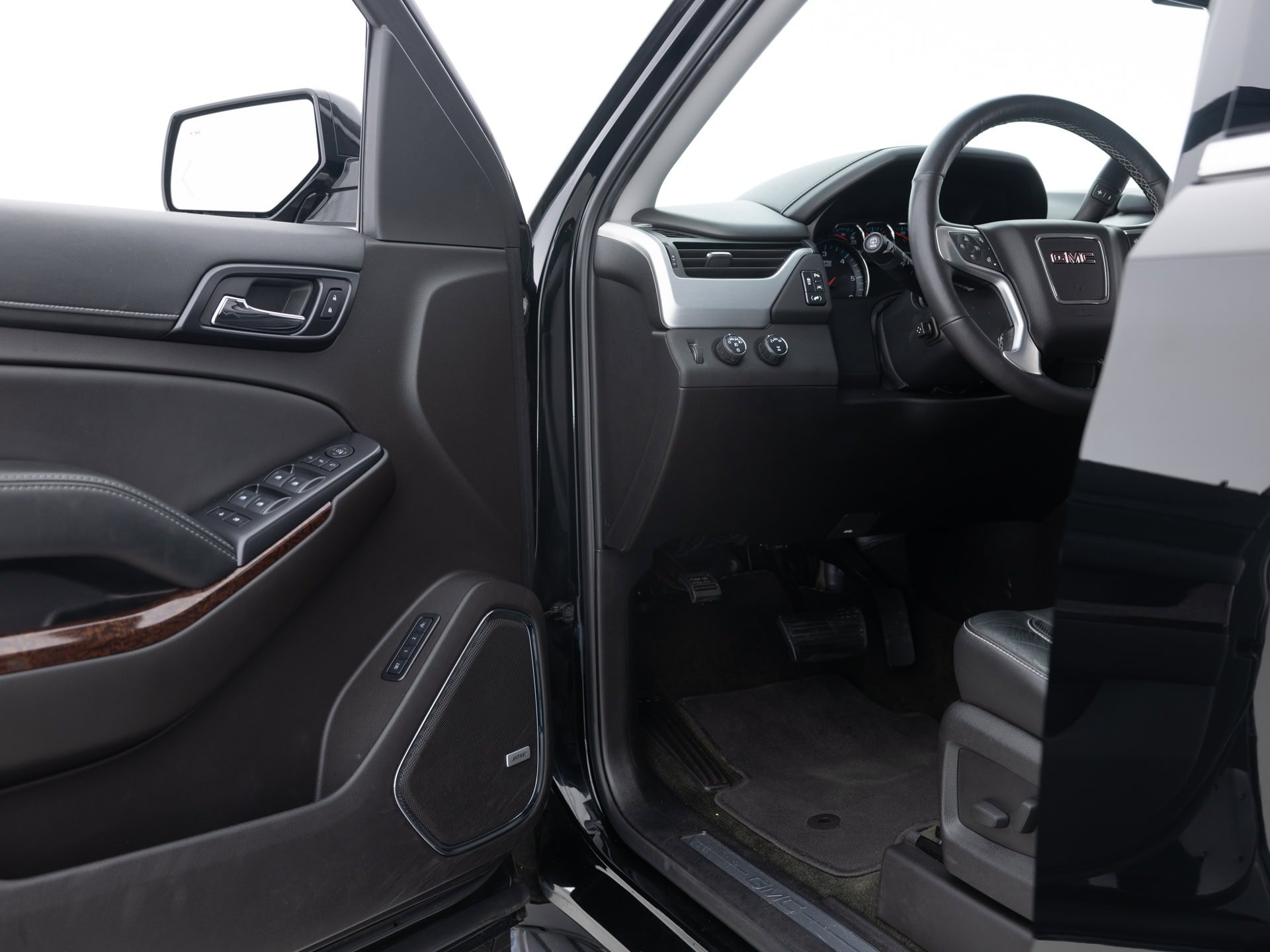 black gmc yukon slt 16